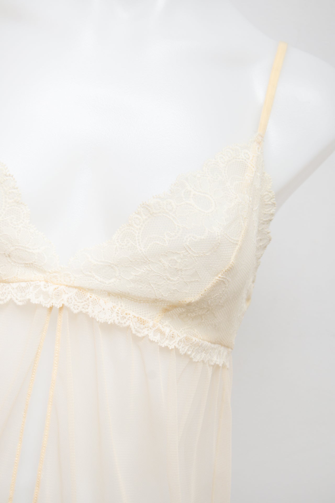 #82 Victoria's Secret Camisole Beige | c. 197 | Size 8