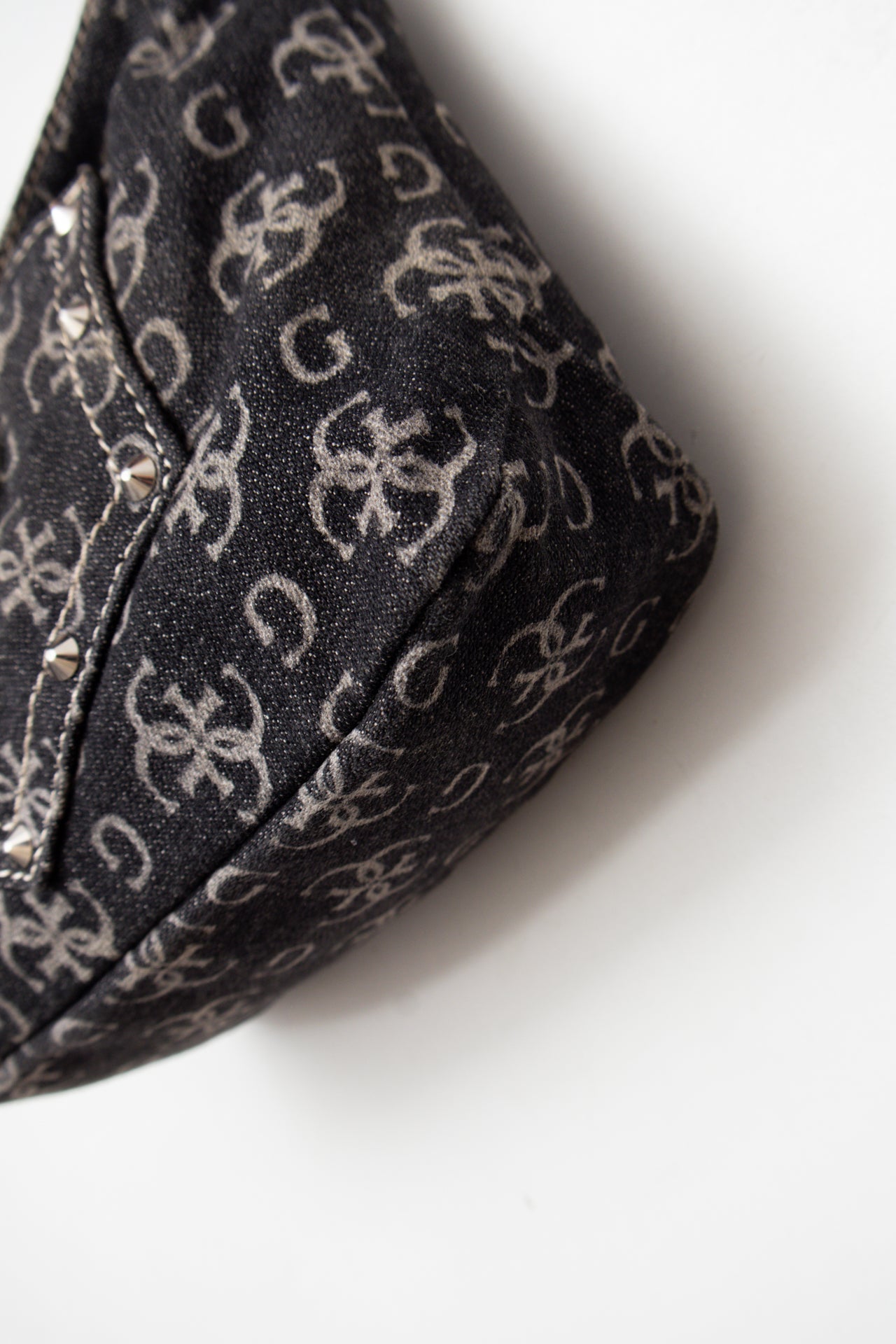 #173 Guess Shoulder Bag Black | c. 206 | Size