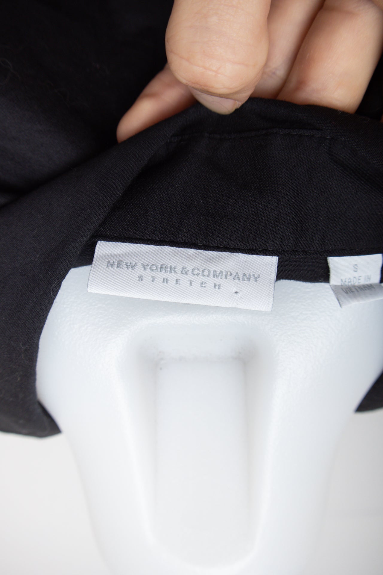 #94 New York & Company T-shirt Black | c. 178 | Size 8