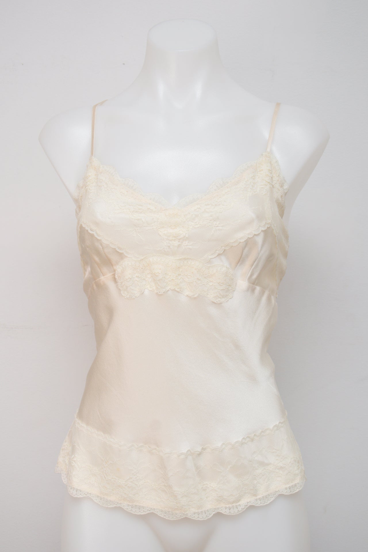 #011 Tommy Hilfiger Silk Cami Top Beige | c. 199 | Size 10