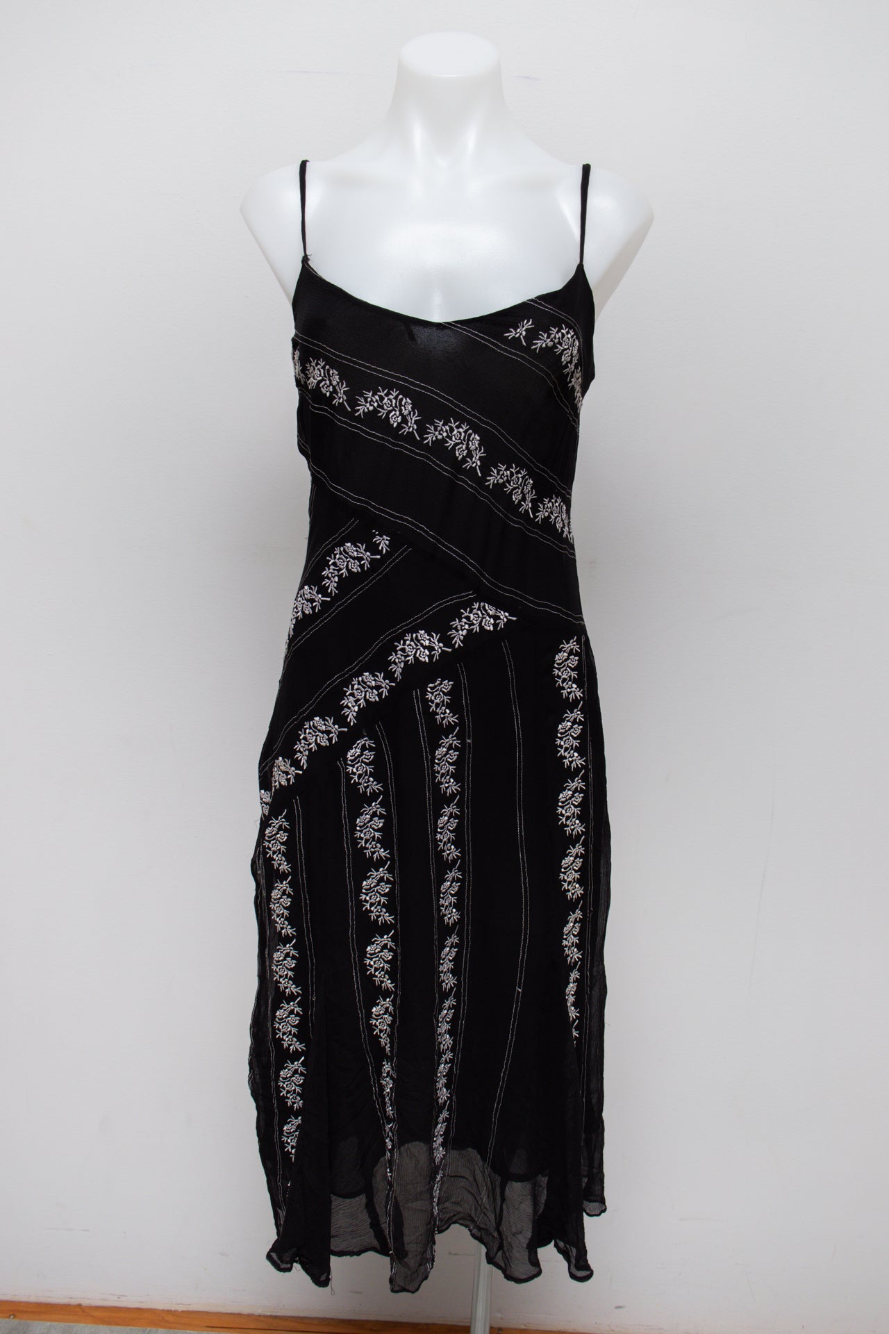 #147 Ie Camisole Black | c. 191 | Size 8