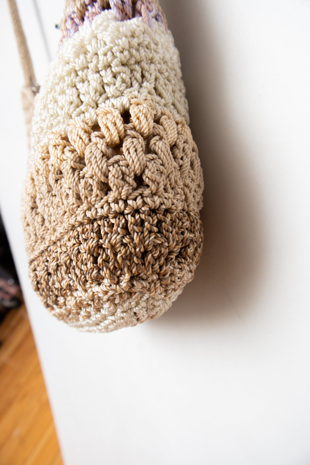 #201 The Sak Shoulder Bag Beige | c. 201 | Size