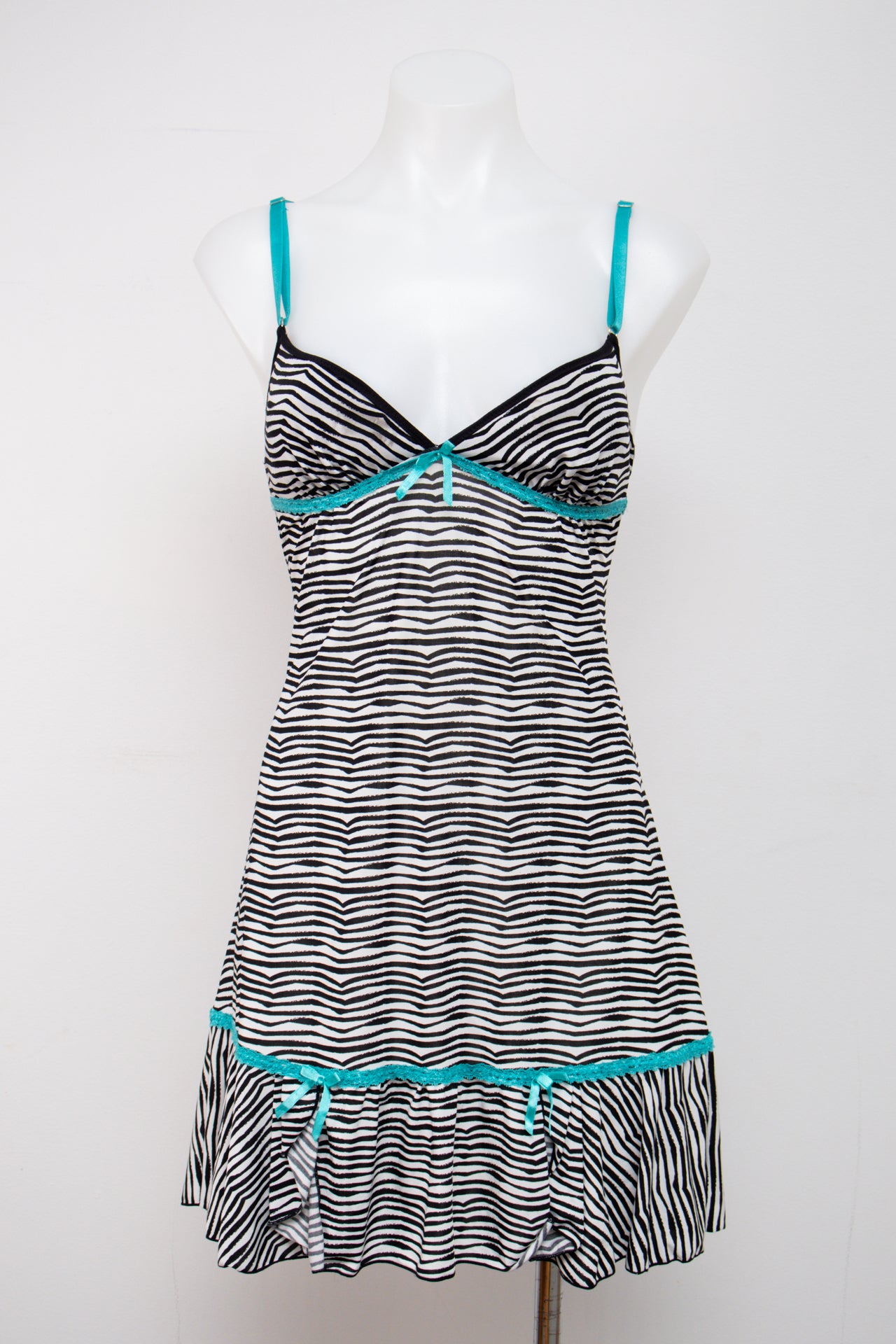 #085 Inteco Camisole Black | c. 201 | Size 8