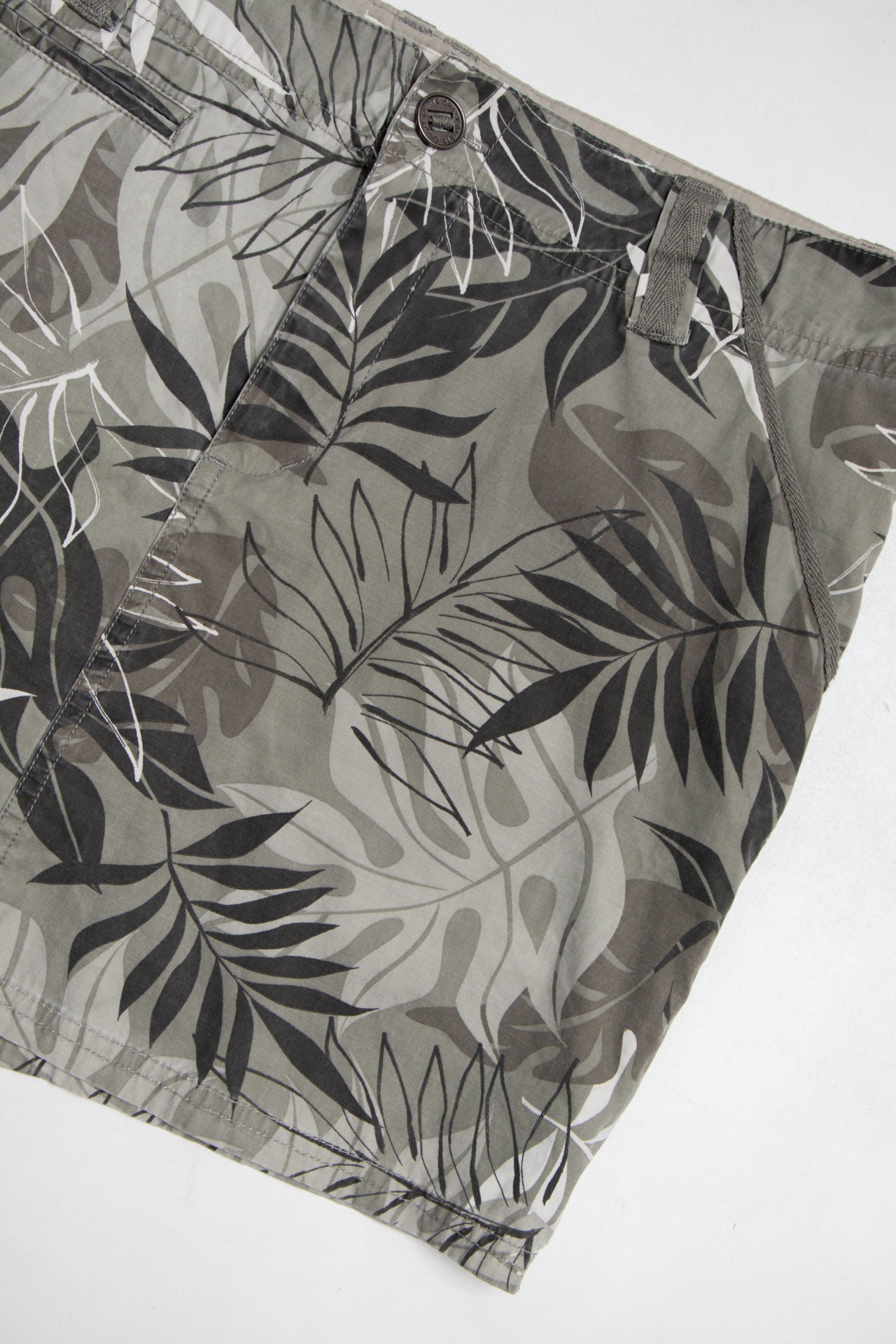 #141 Crazy Shirts Mini Skirt Gray | c. 196 | Size 8