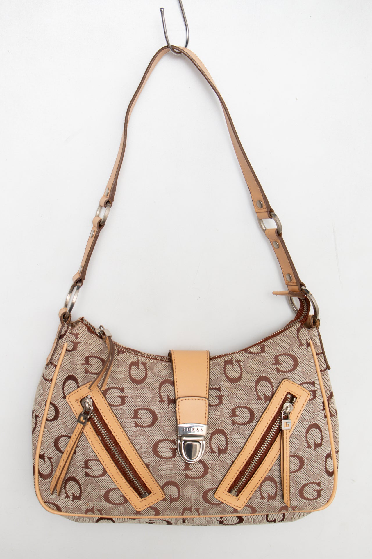#174 Guess Shoulder Bag Brown | c. 187 | Size