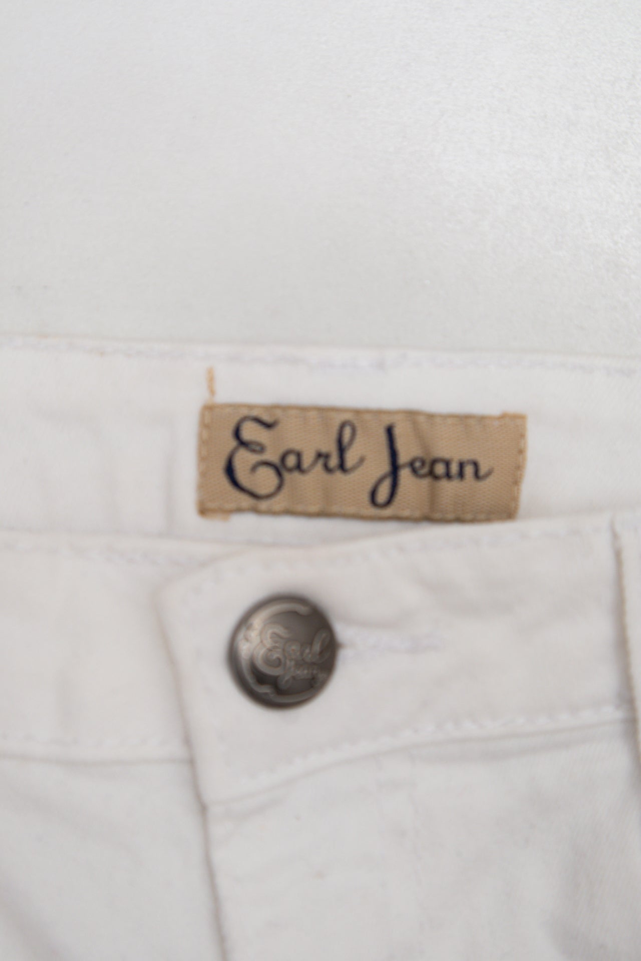 #077 Earl Jean Capris White | c. 209 | Size 6