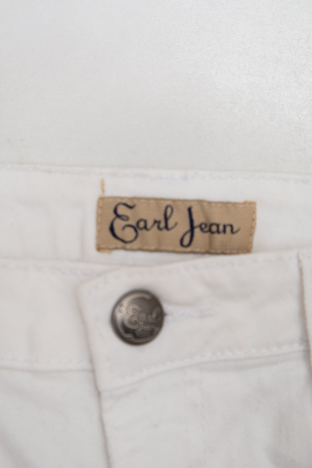 #077 Earl Jean Capris White | c. 209 | Size 6