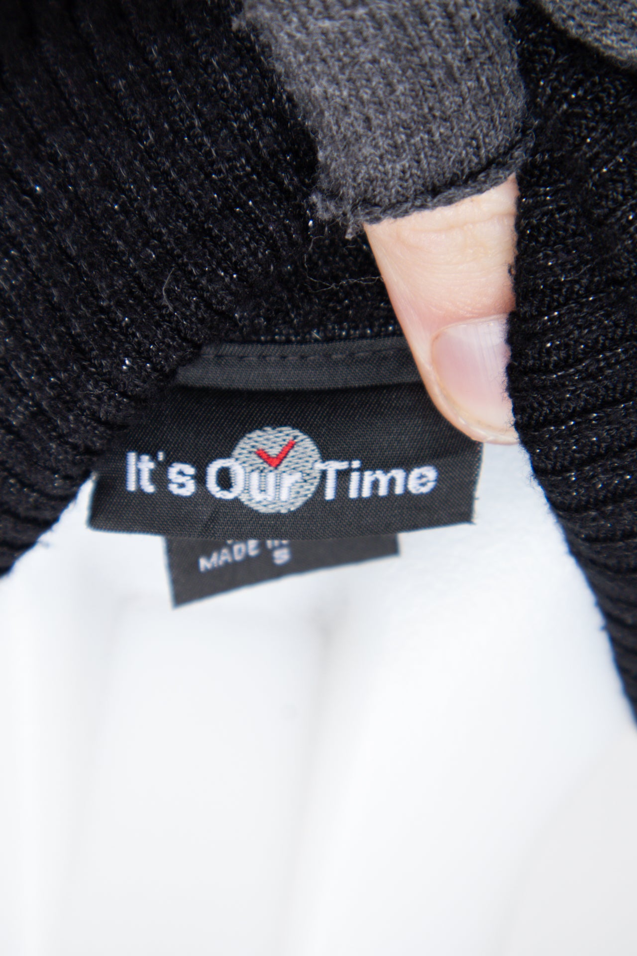 #78 It's Our Time T-shirt Black | c. 192 | Size 8