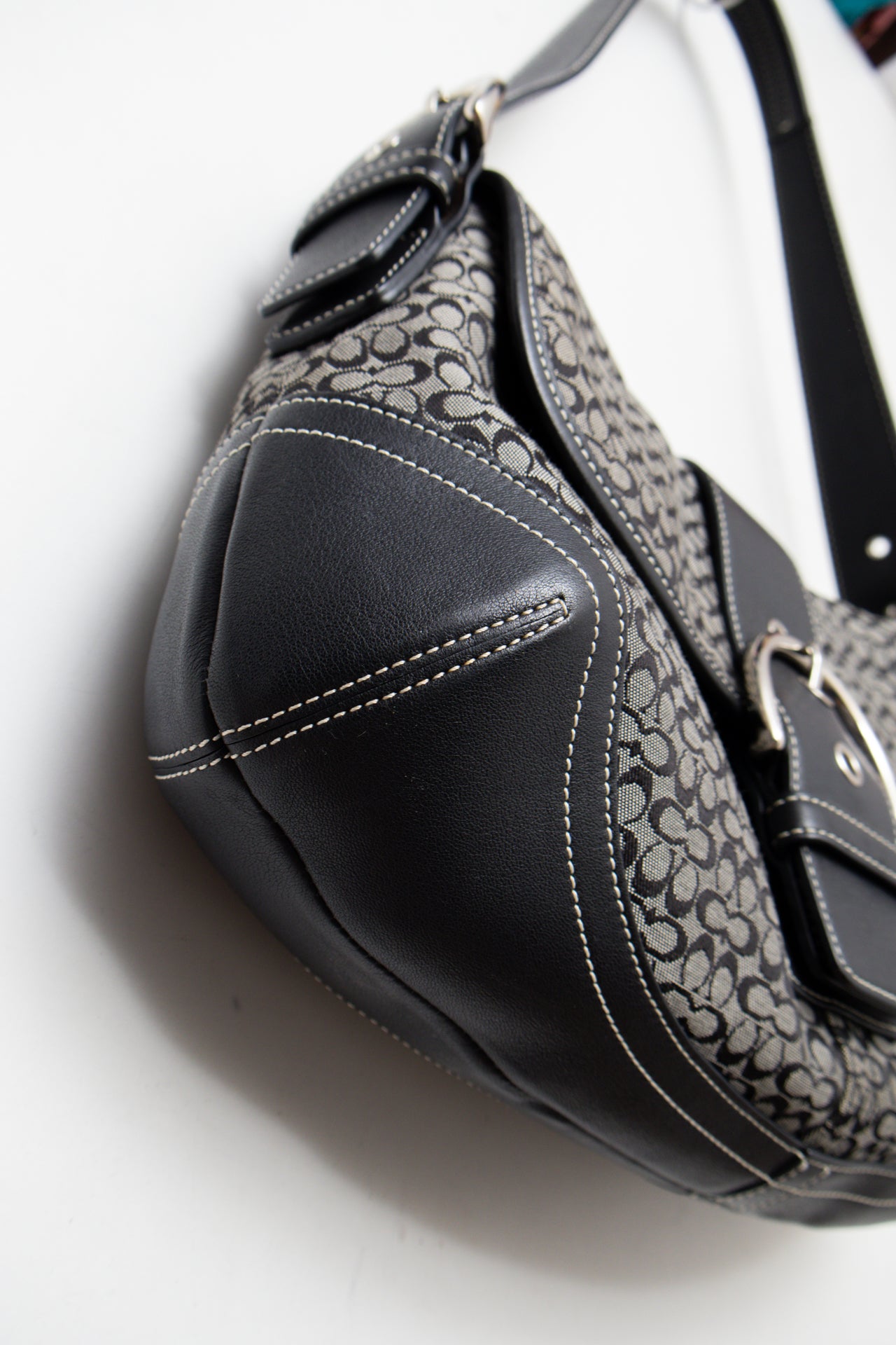 #169 Coach Shoulder Bag Black | c. 206 | Size