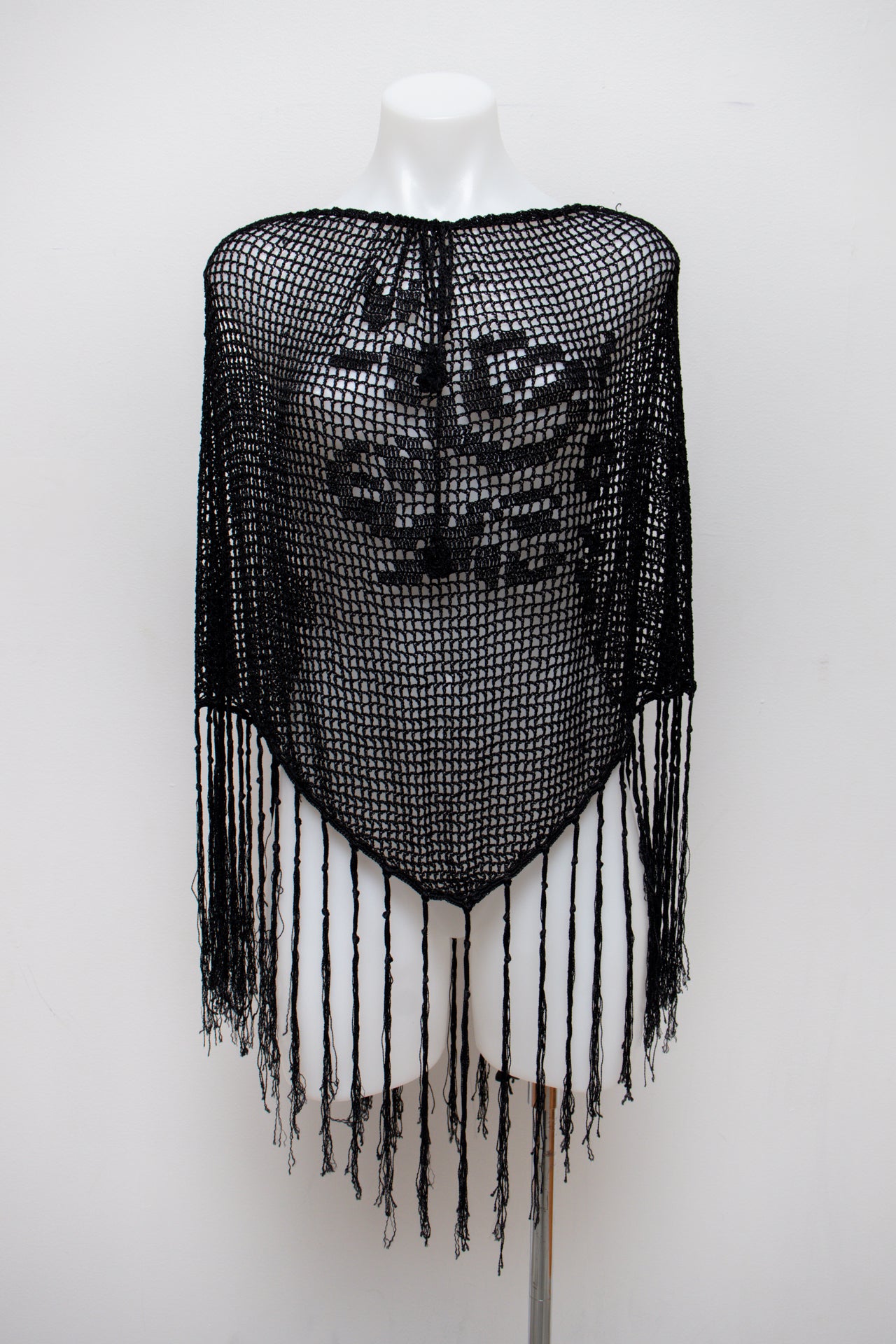 #206 No Boundaries Top Black | c. 192 | Size