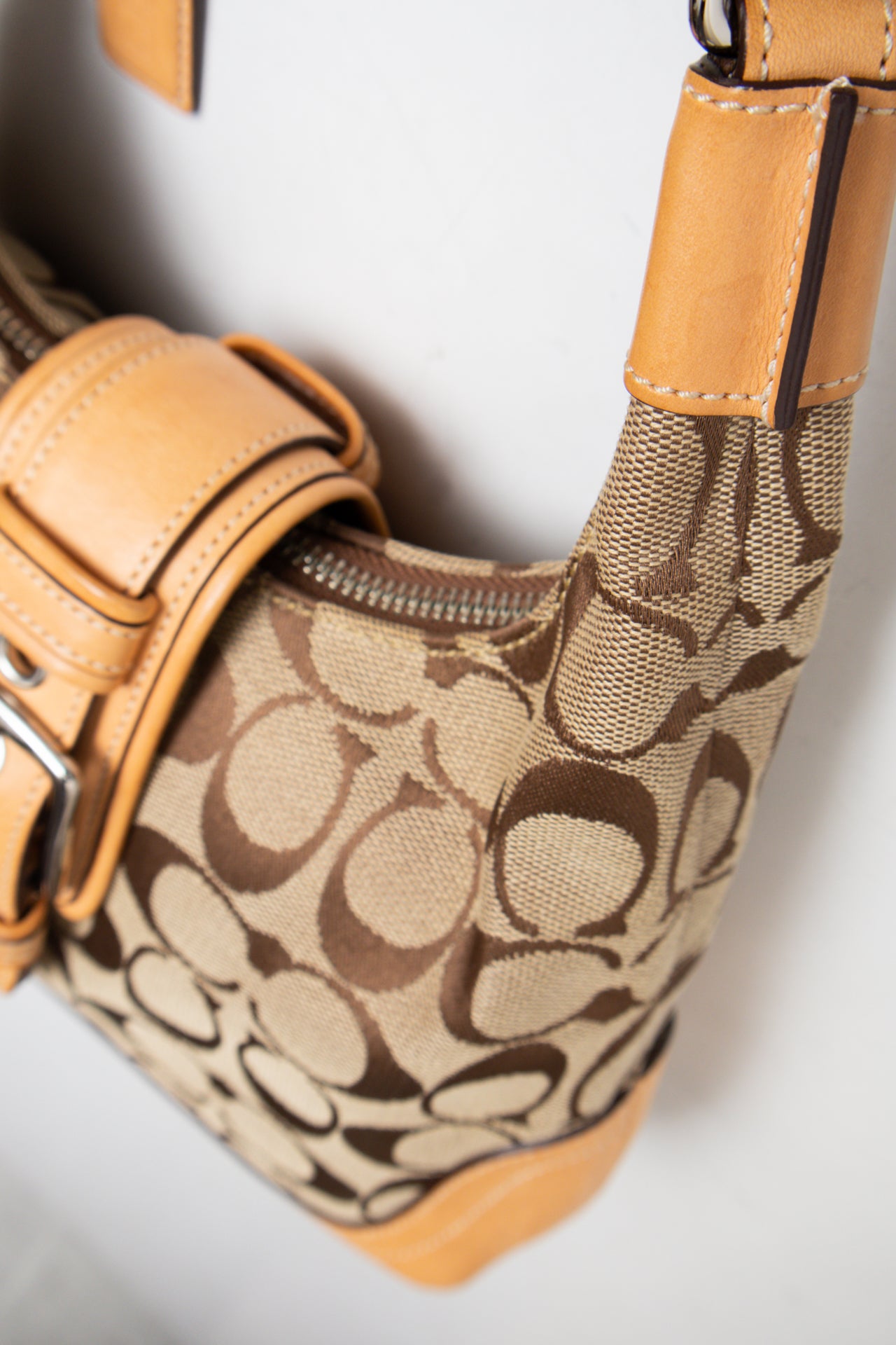 #200 Coach Shoulder Bag Brown | c. 203 | Size