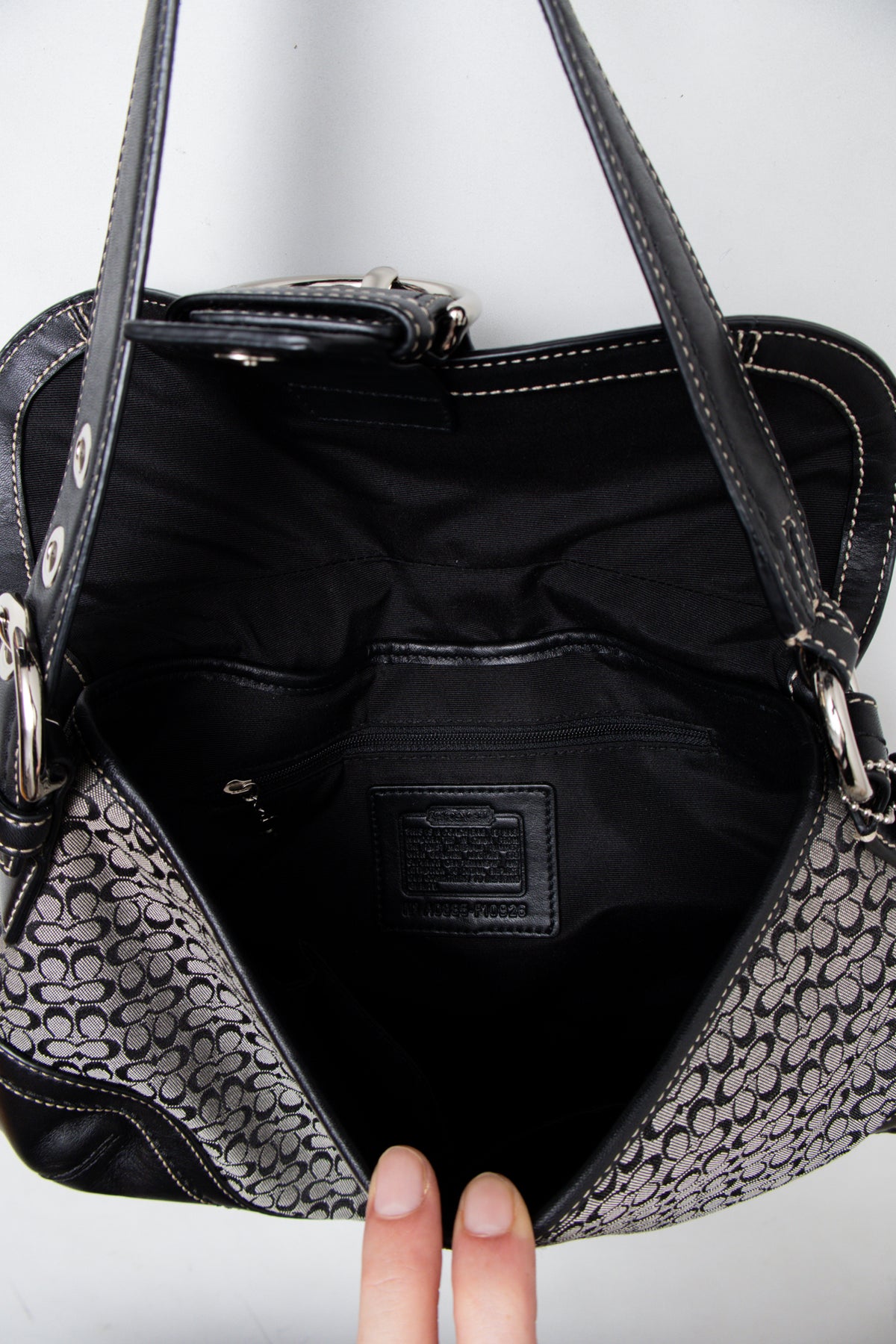 #217 Coach Shoulder Bag Black | c. 204 | Size