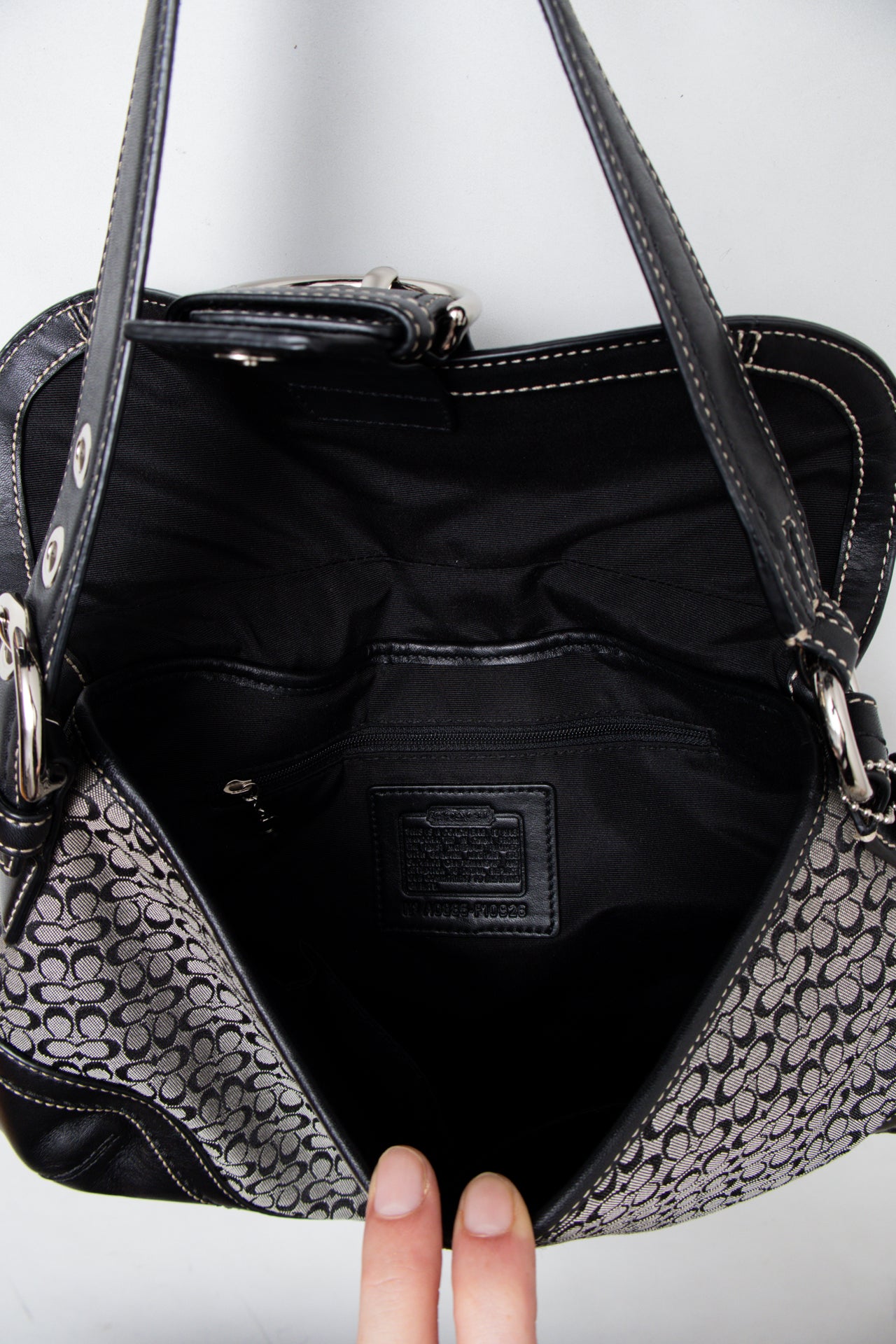 #217 Coach Shoulder Bag Black | c. 204 | Size