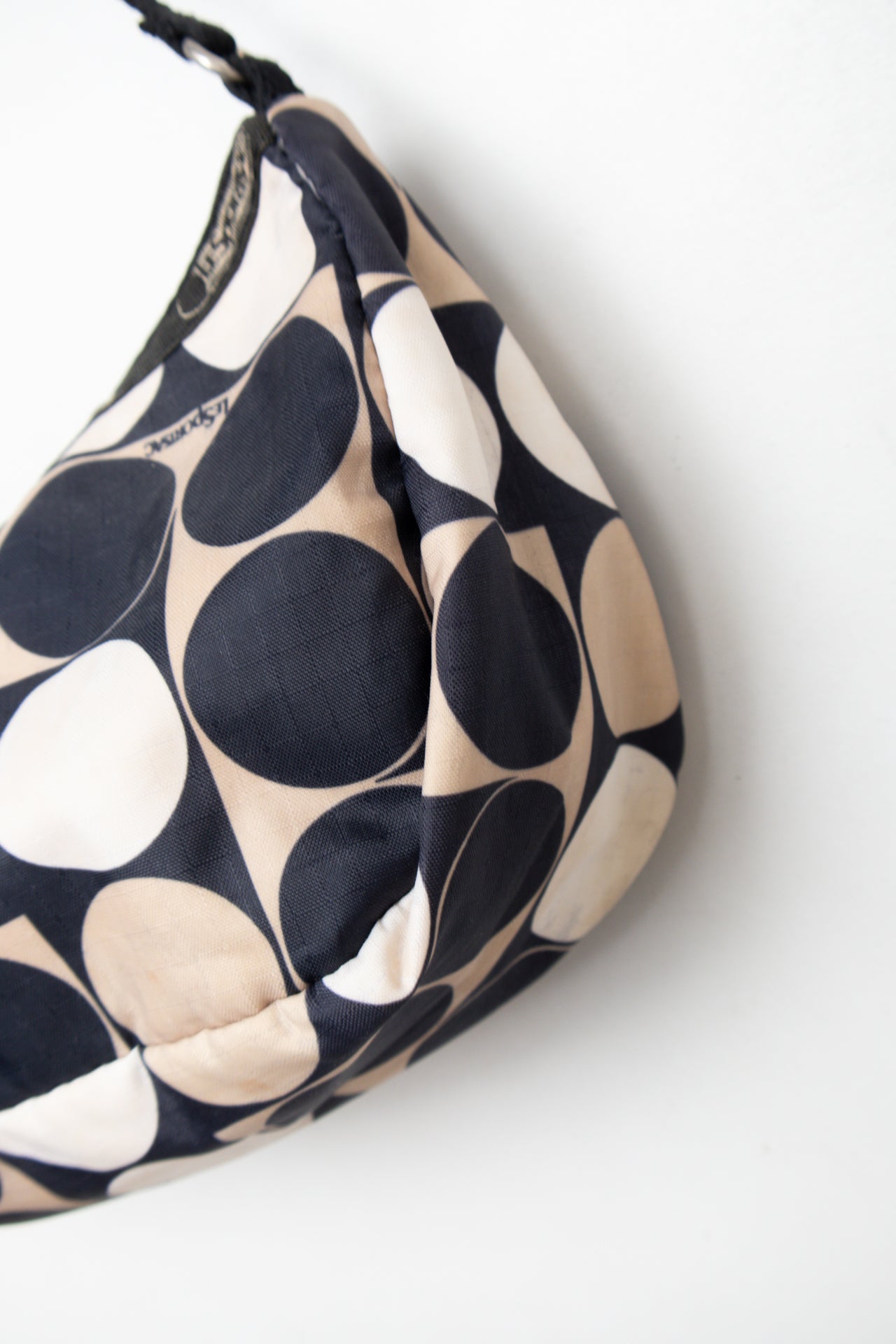 #199 Lesportsac Shoulder Bag Black | c. 196 | Size