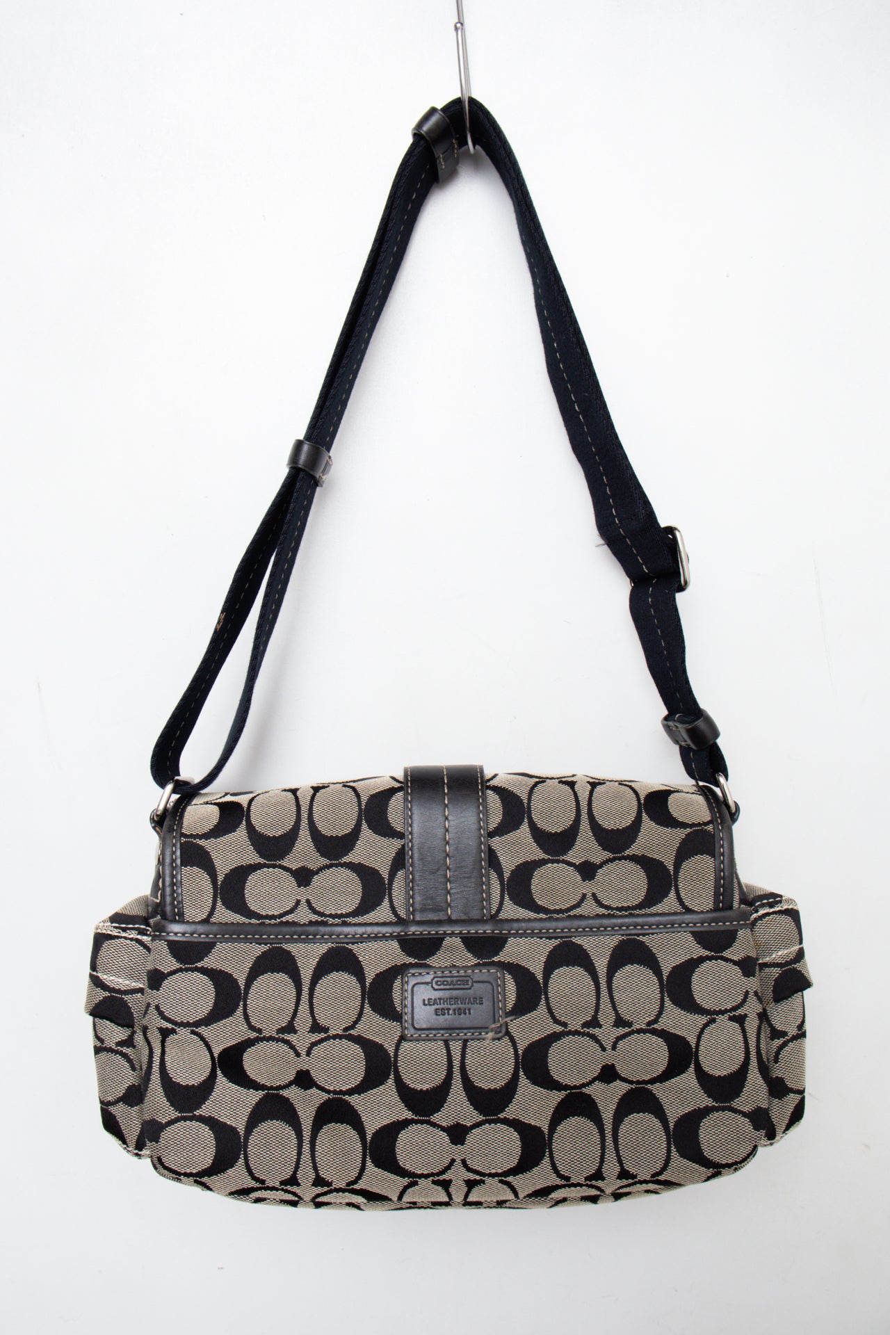#197 Coach Shoulder Bag Black | c. 202 | Size