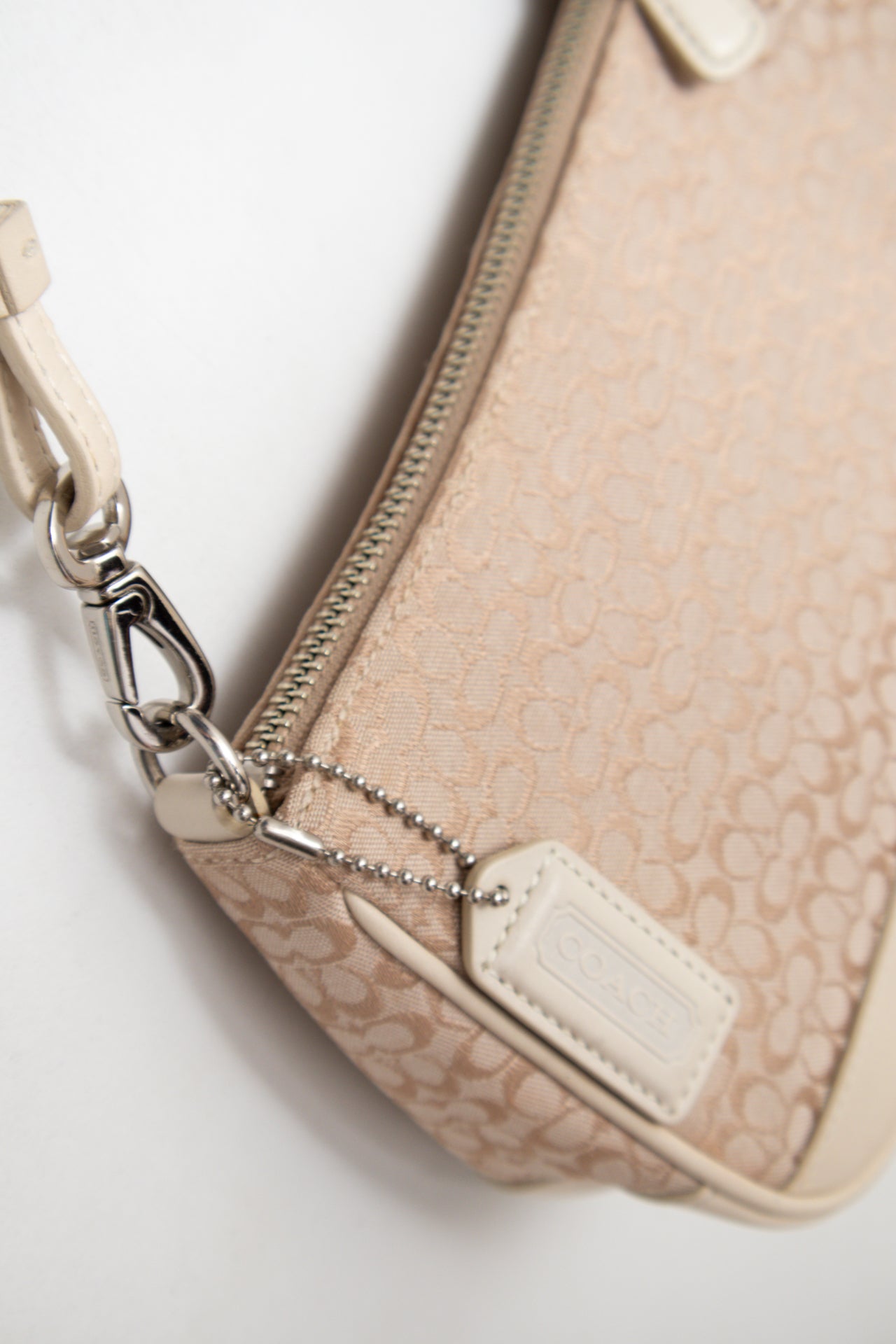 #168 Coach Shoulder Bag Beige | c. 187 | Size