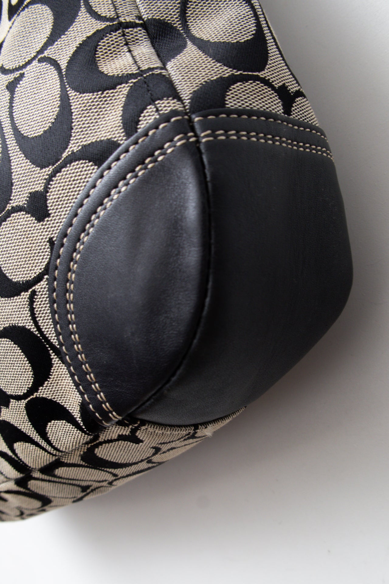 #210 Coach Shoulder Bag Black | c. 199 | Size