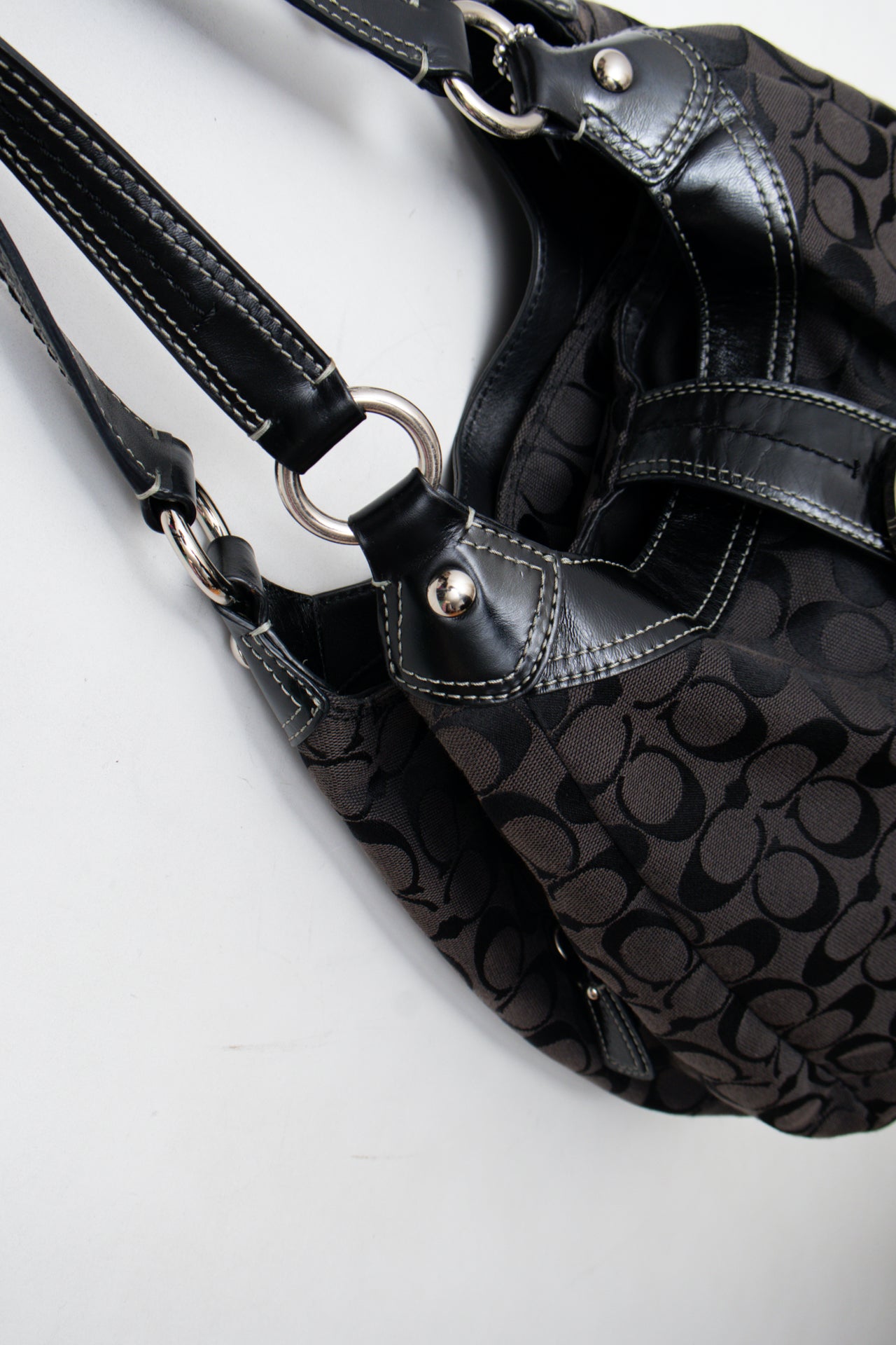 #195 Coach Shoulder Bag Black | c. 202 | Size