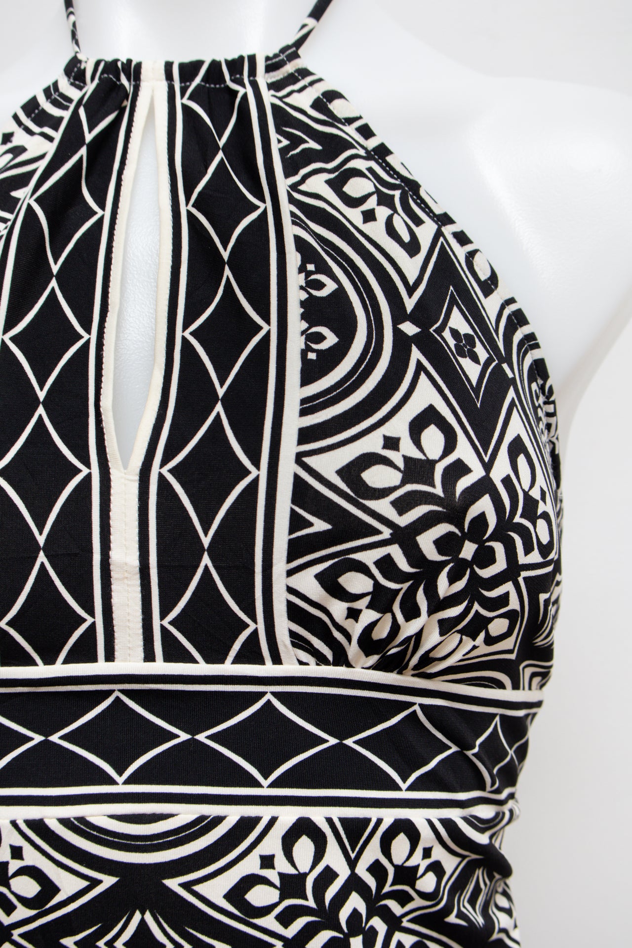 #142 Bcbgmaxazria Halter Top Black | c. 188 | Size 8