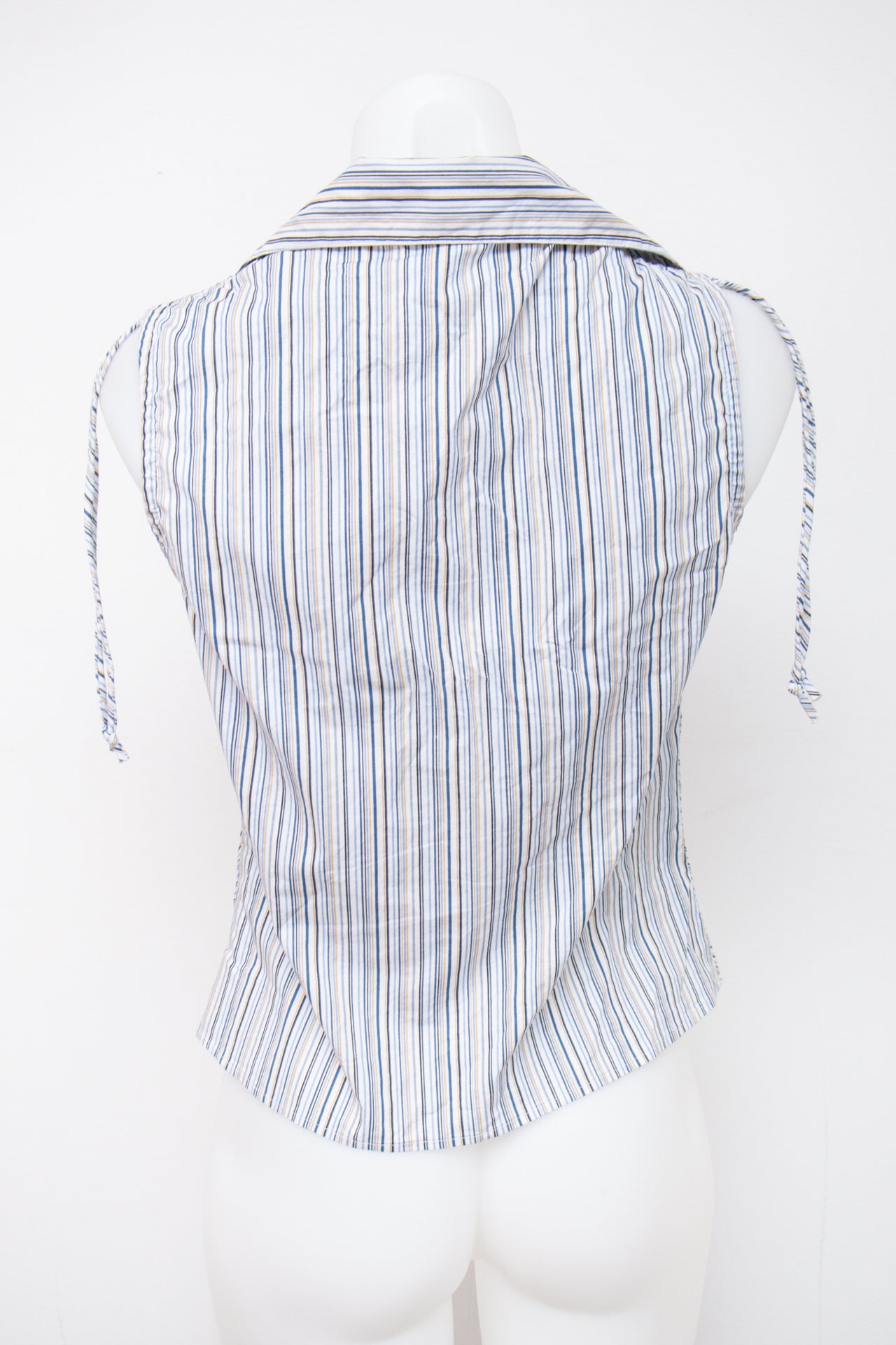 #72 579 Tank Top White | c. 195 | Size 6