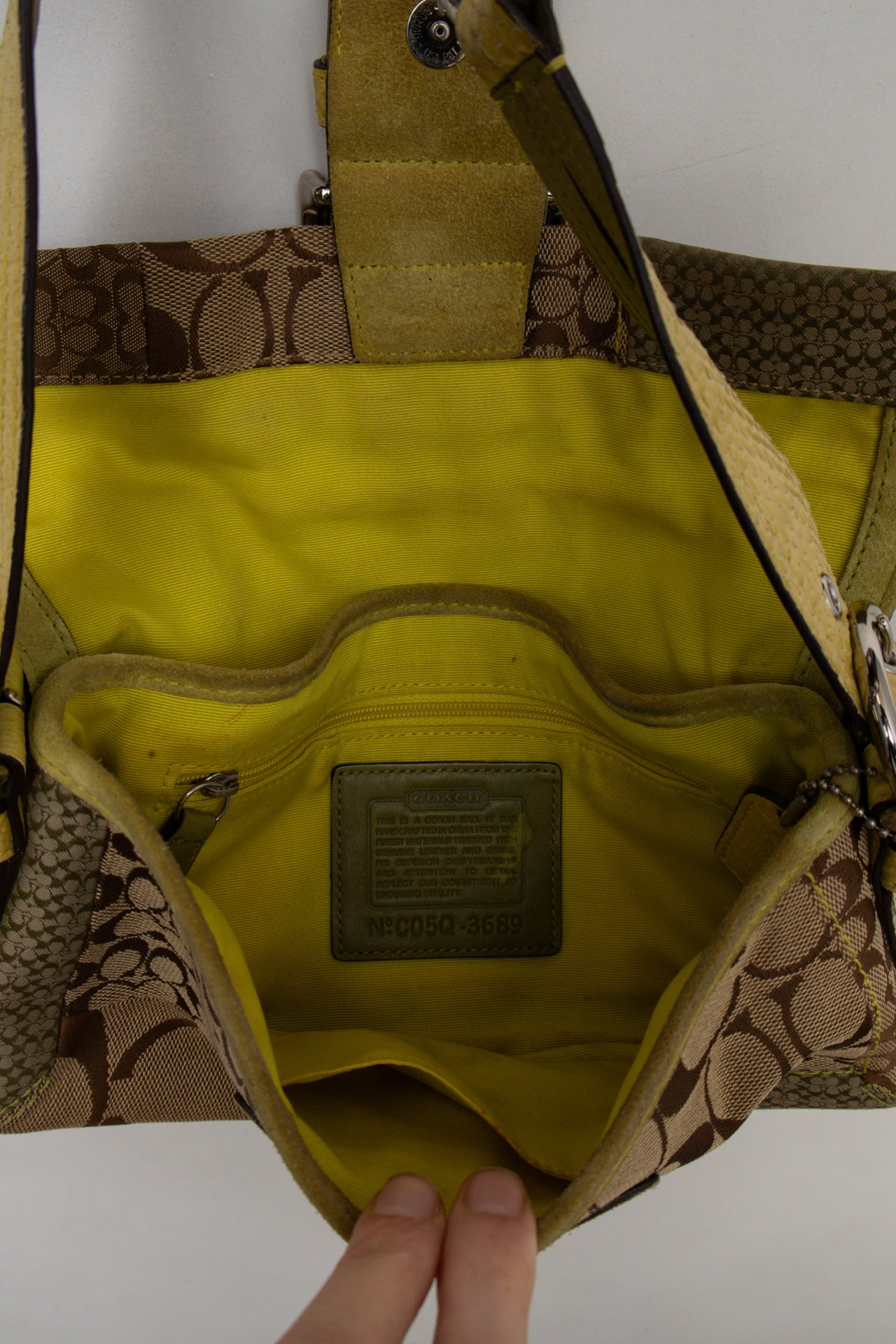#185 Coach Flat Soho Bag Brown | c. 196 | Size