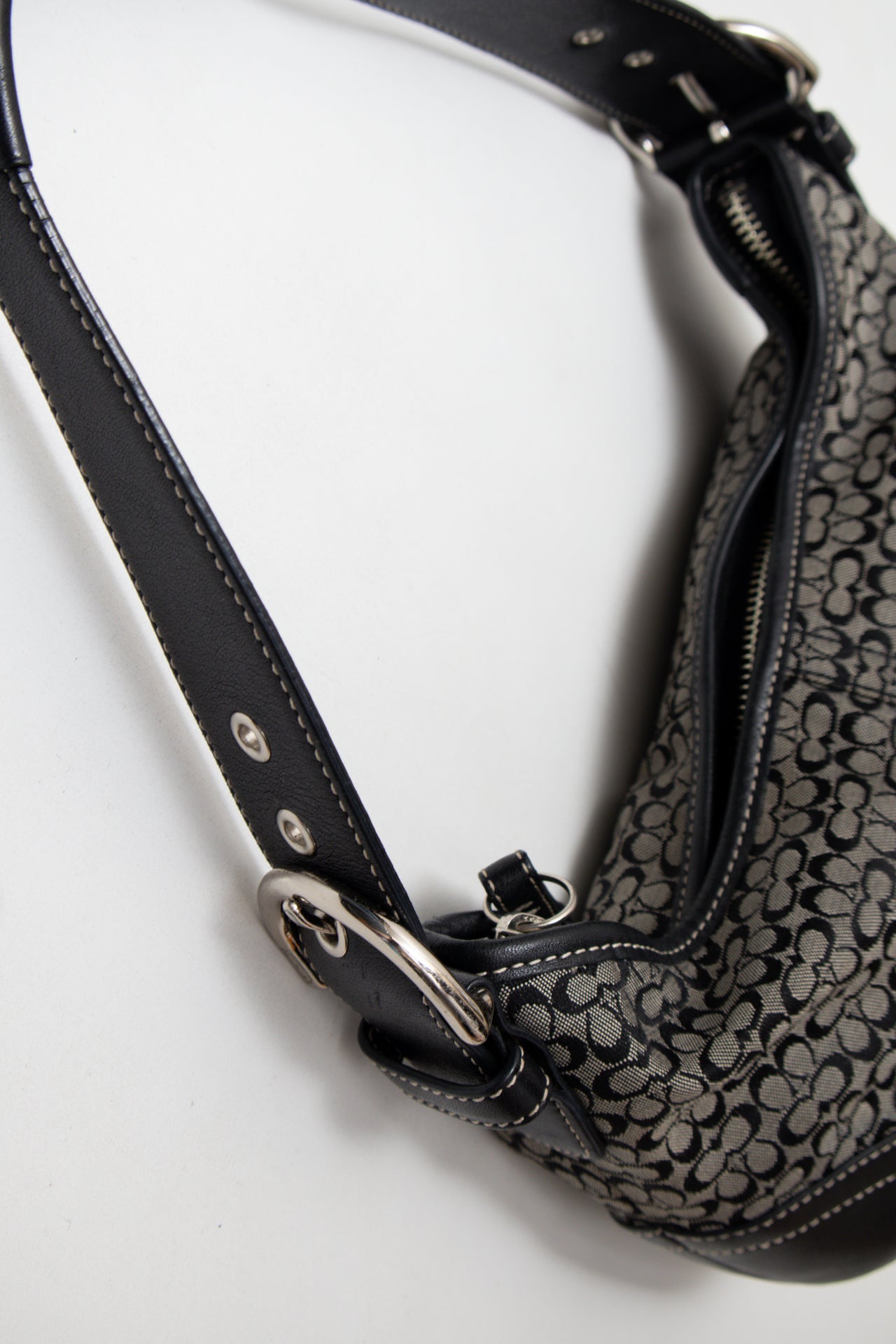 #169 Coach Shoulder Bag Black | c. 187 | Size