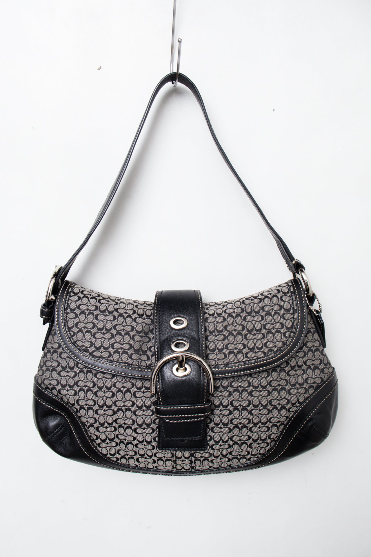 #217 Coach Shoulder Bag Black | c. 204 | Size