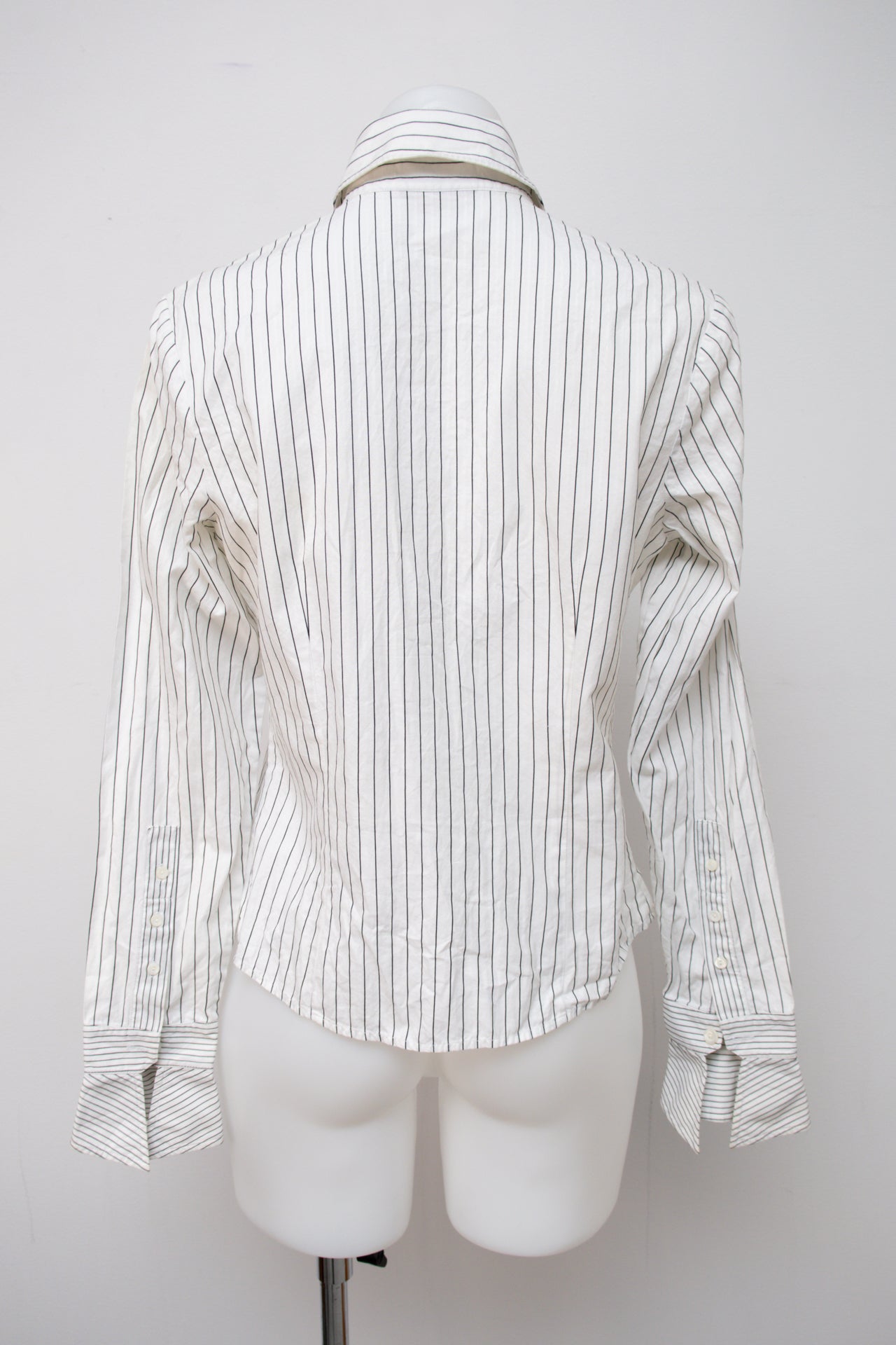 #105 T-shirt White | c. 199 | Size 10