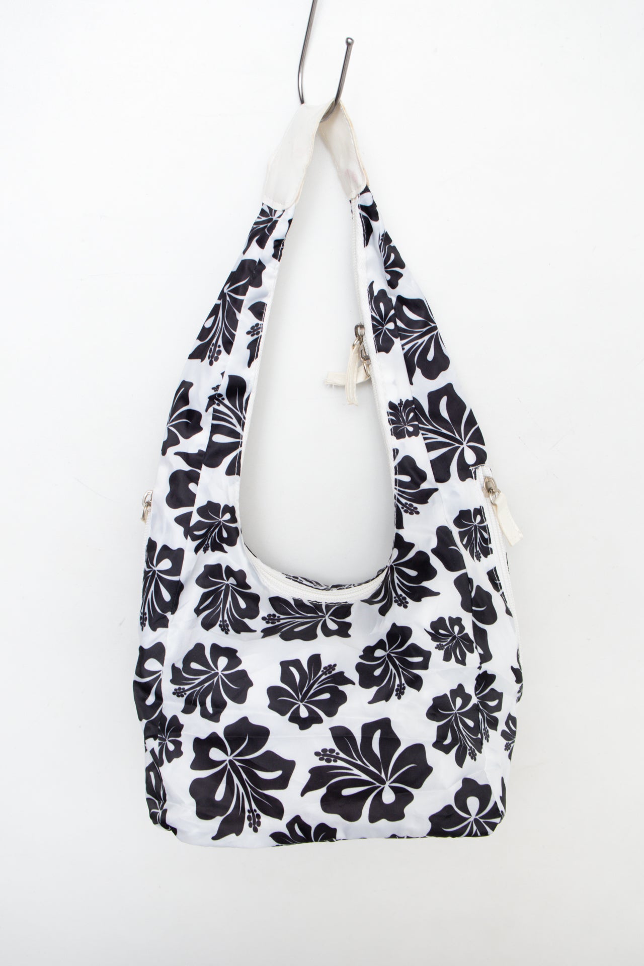 #207 Phard Shoulder Bag White | c. 196 | Size