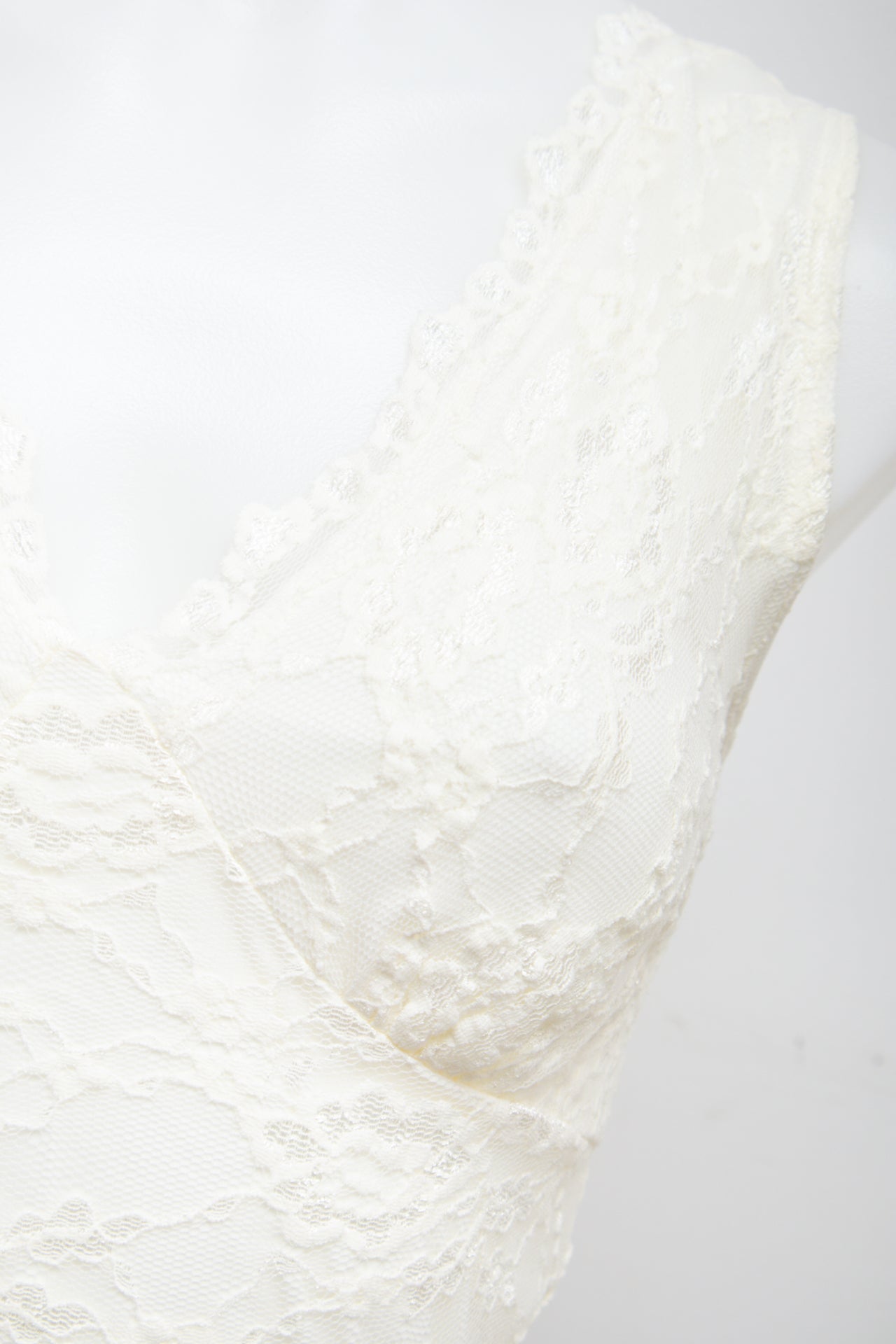 #25 White House Black Market Cami Top White | c. 194 | Size 10