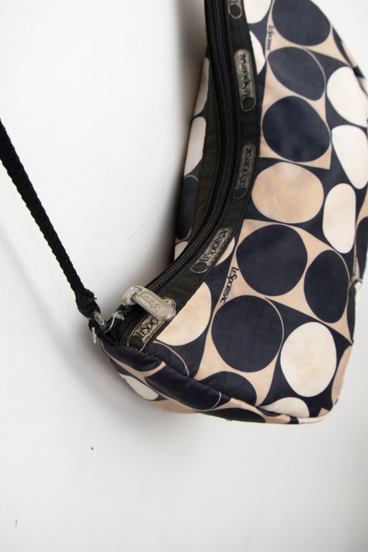 #199 Lesportsac Shoulder Bag Black | c. 196 | Size