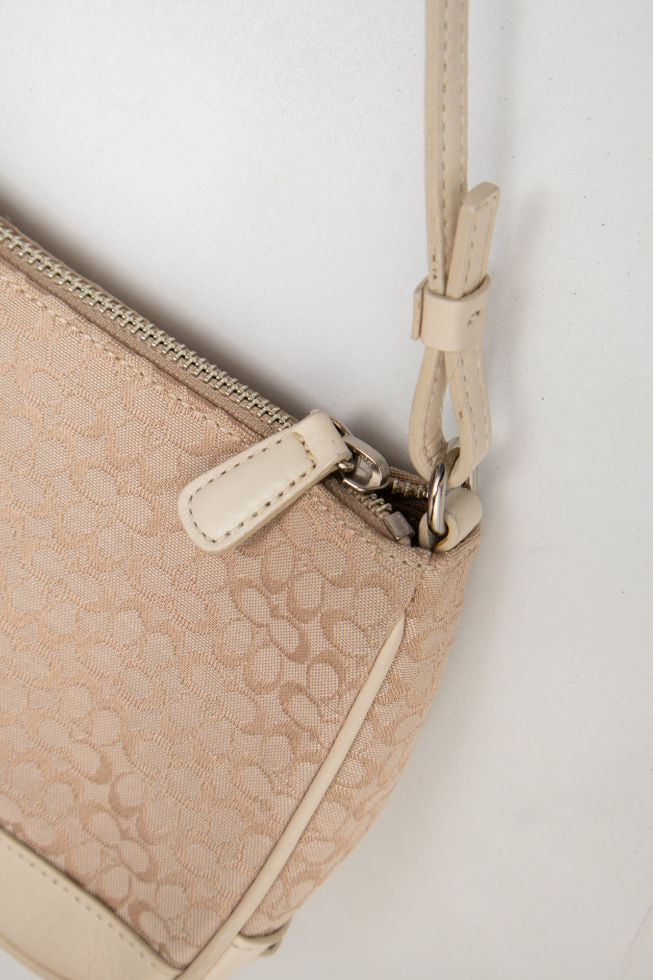 #168 Coach Shoulder Bag Beige | c. 187 | Size