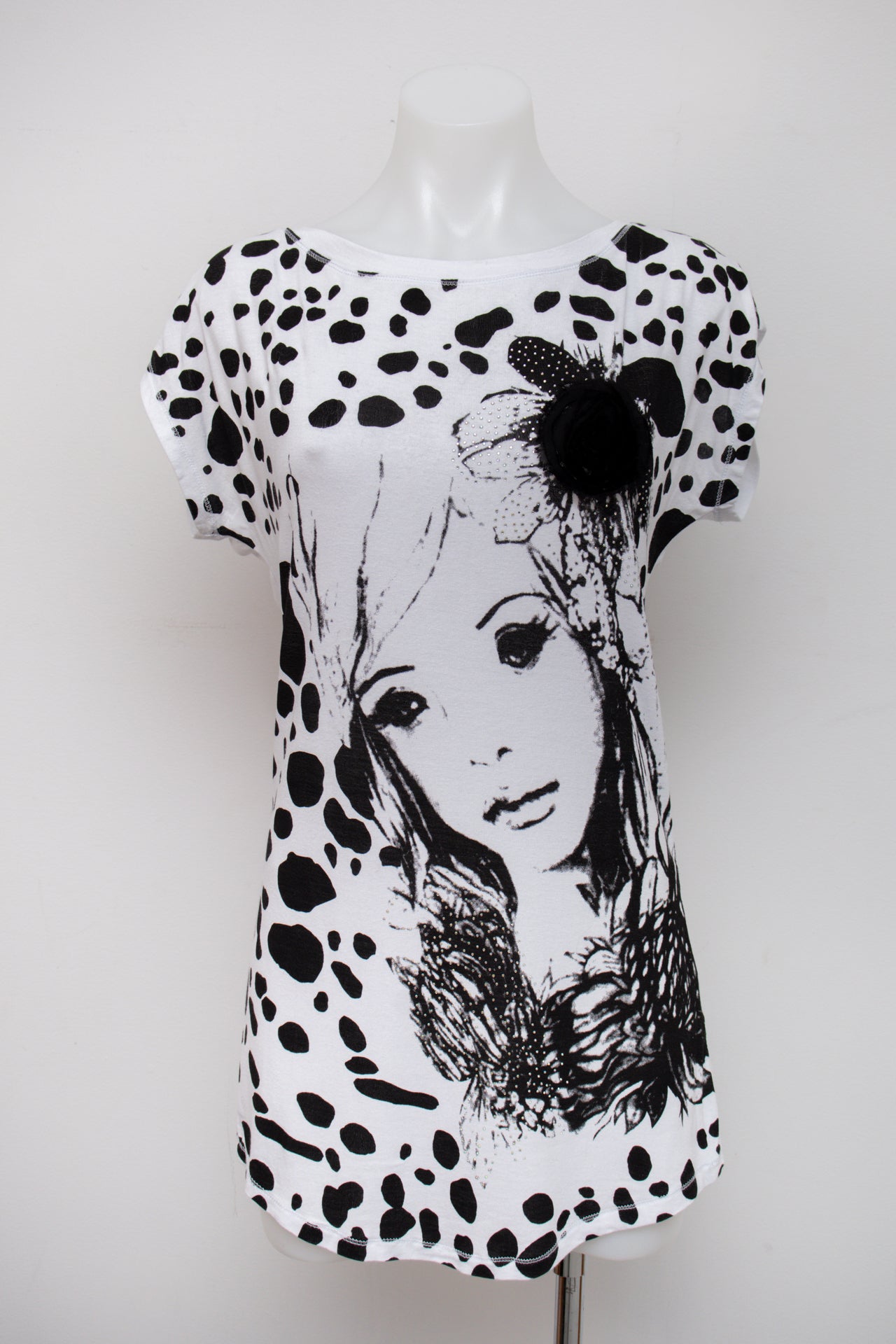 #49 Corazon T-shirt White | c. 195 | Size 10
