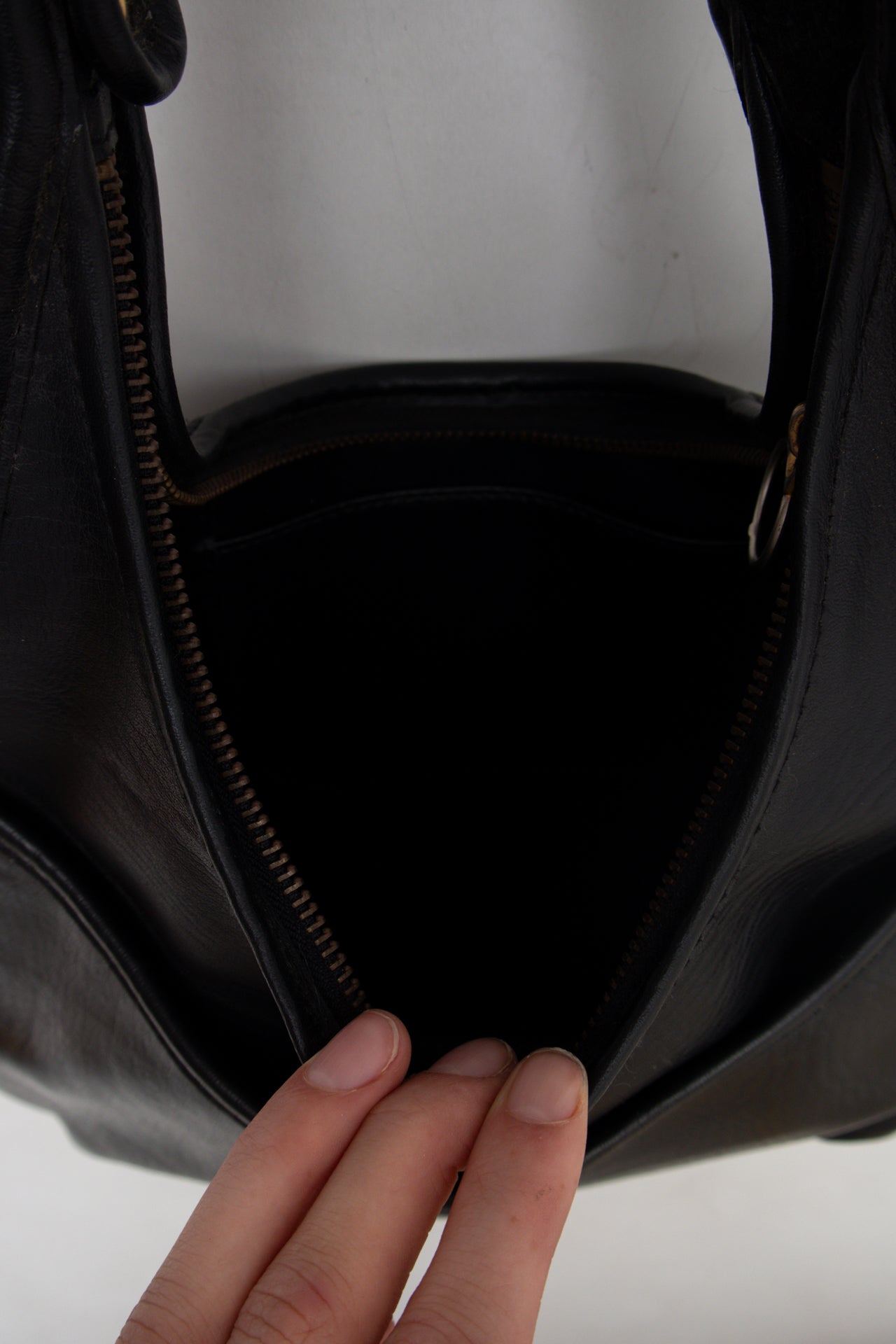 #197 Shoulder Bag Black | c. 195 | Size