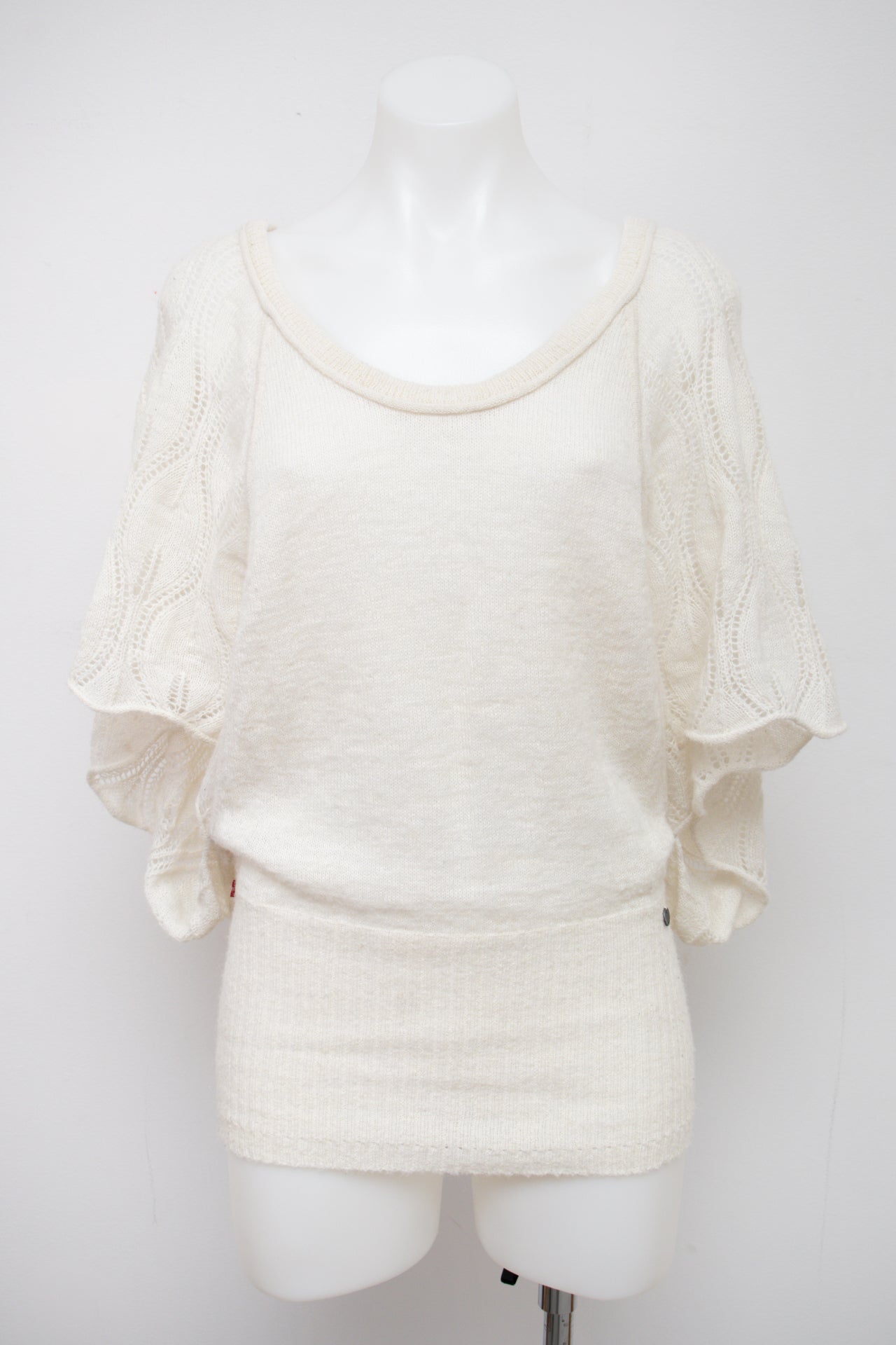 #109 Levi Strauss & Co. T-shirt White | c. 196 | Size 8