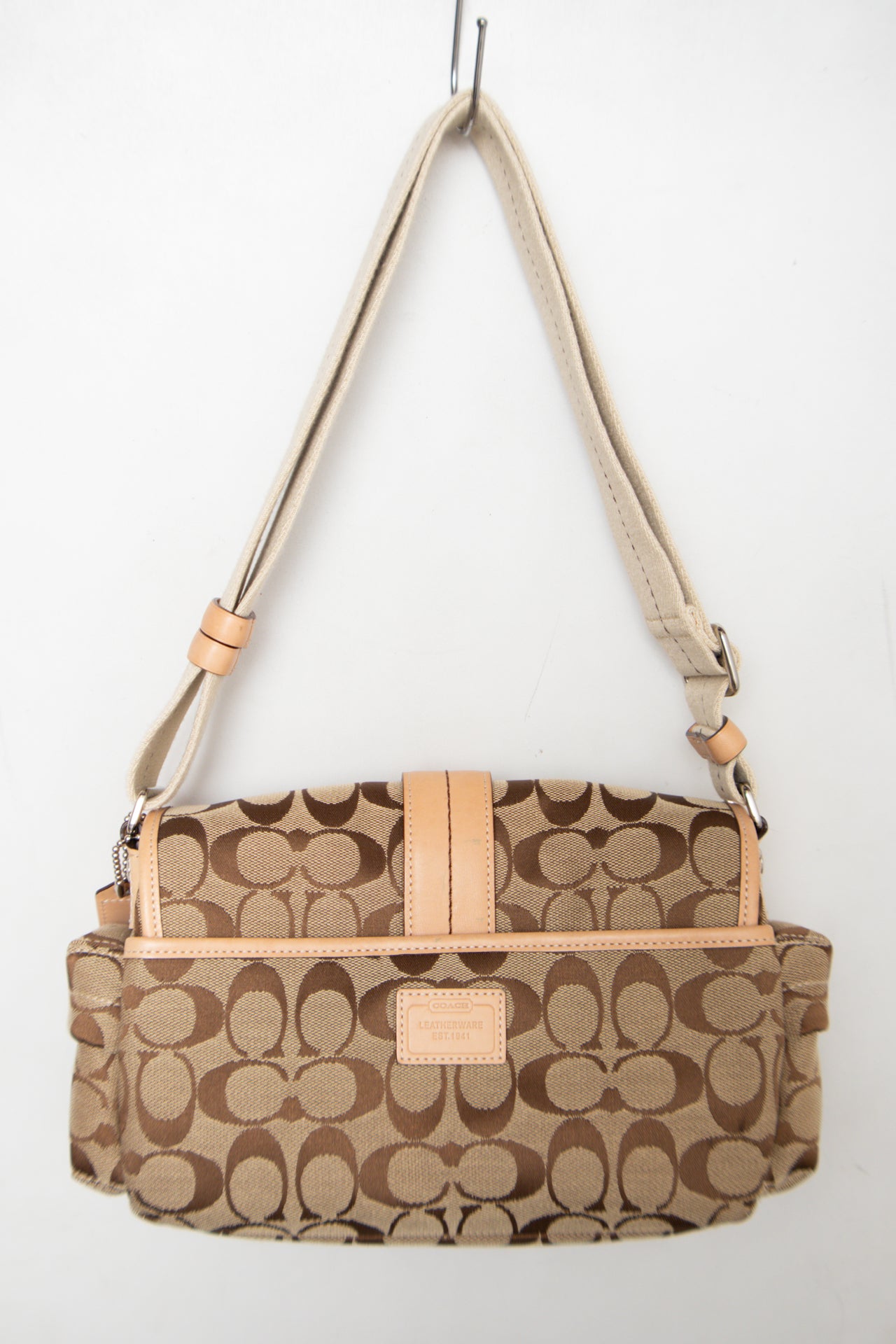 #166 Coach Shoulder Bag Beige | c. 180 | Size