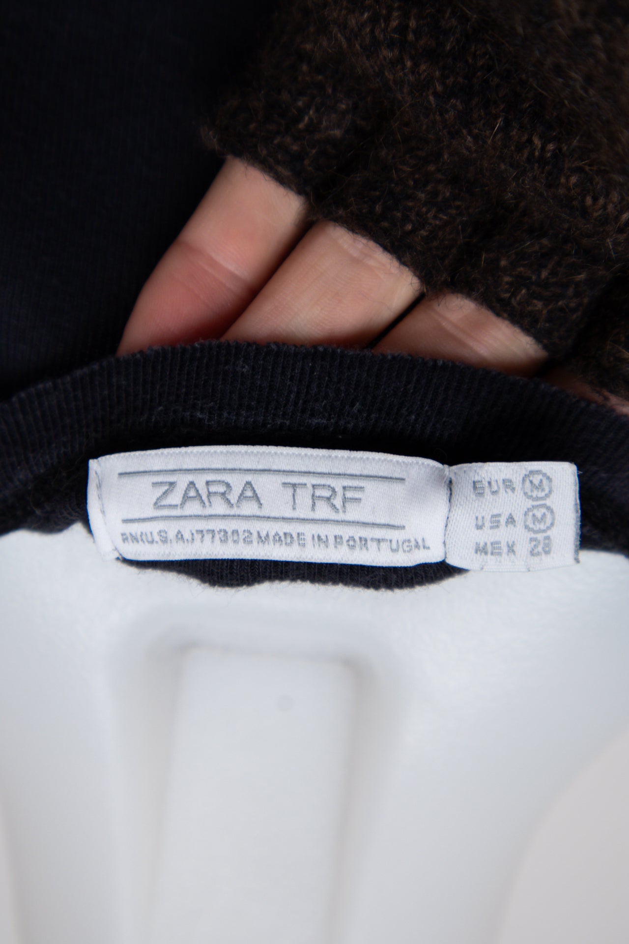 #096 Zara Trf T-shirt Black | c. 199 | Size 8