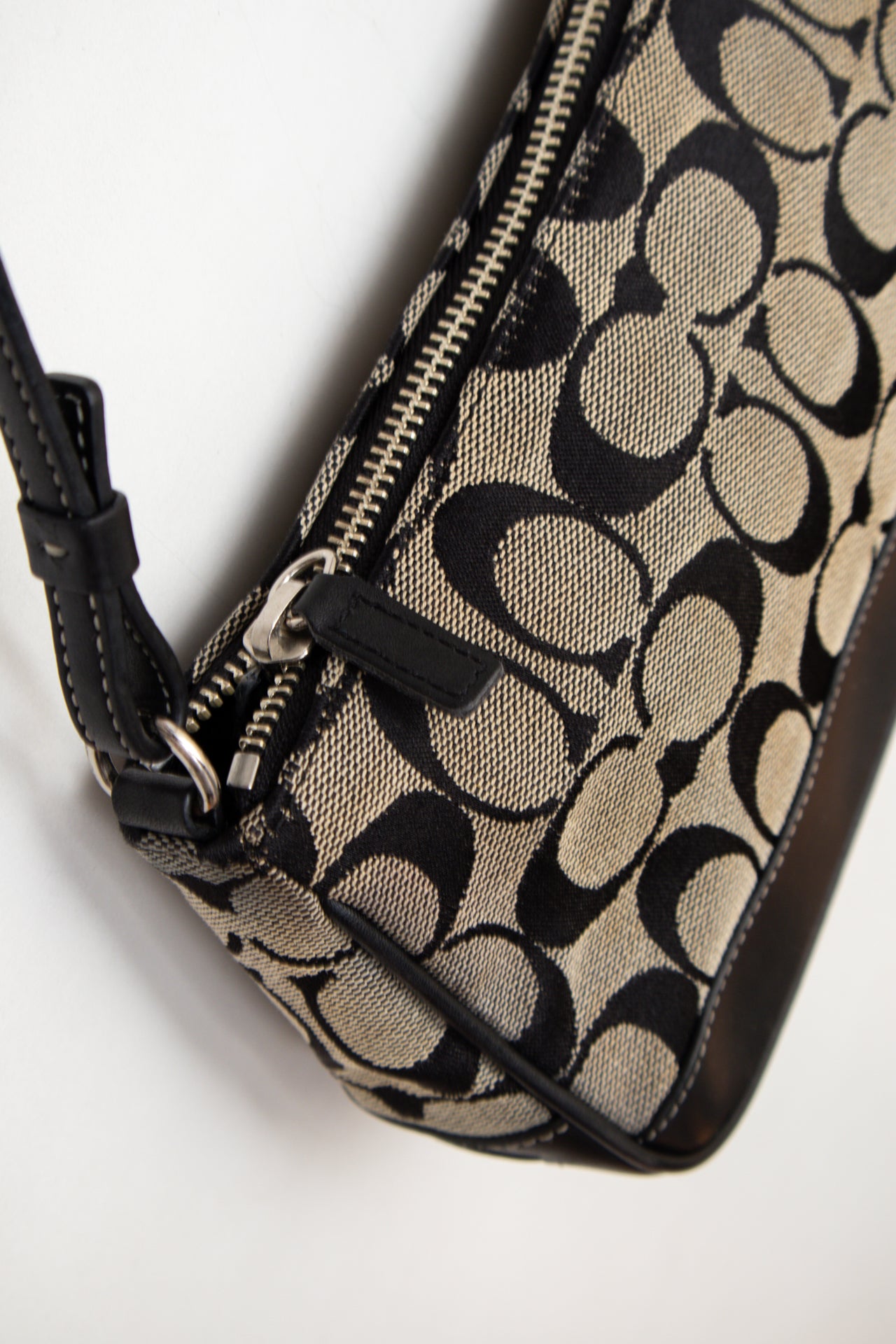 #212 Coach Shoulder Bag Beige | c. 194 | Size