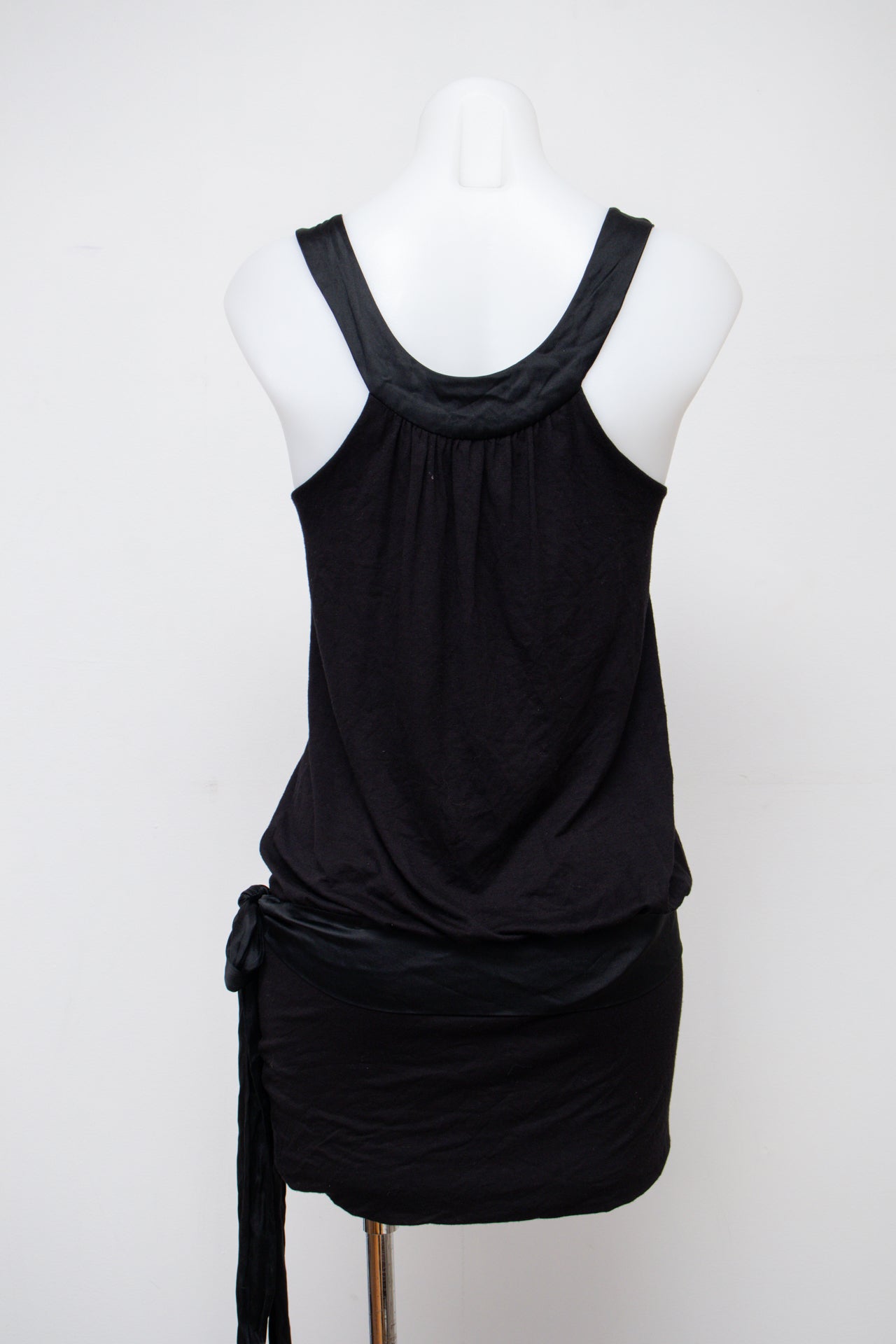 #100 Bebe Short Sleeve Black | c. 210 | Size 8