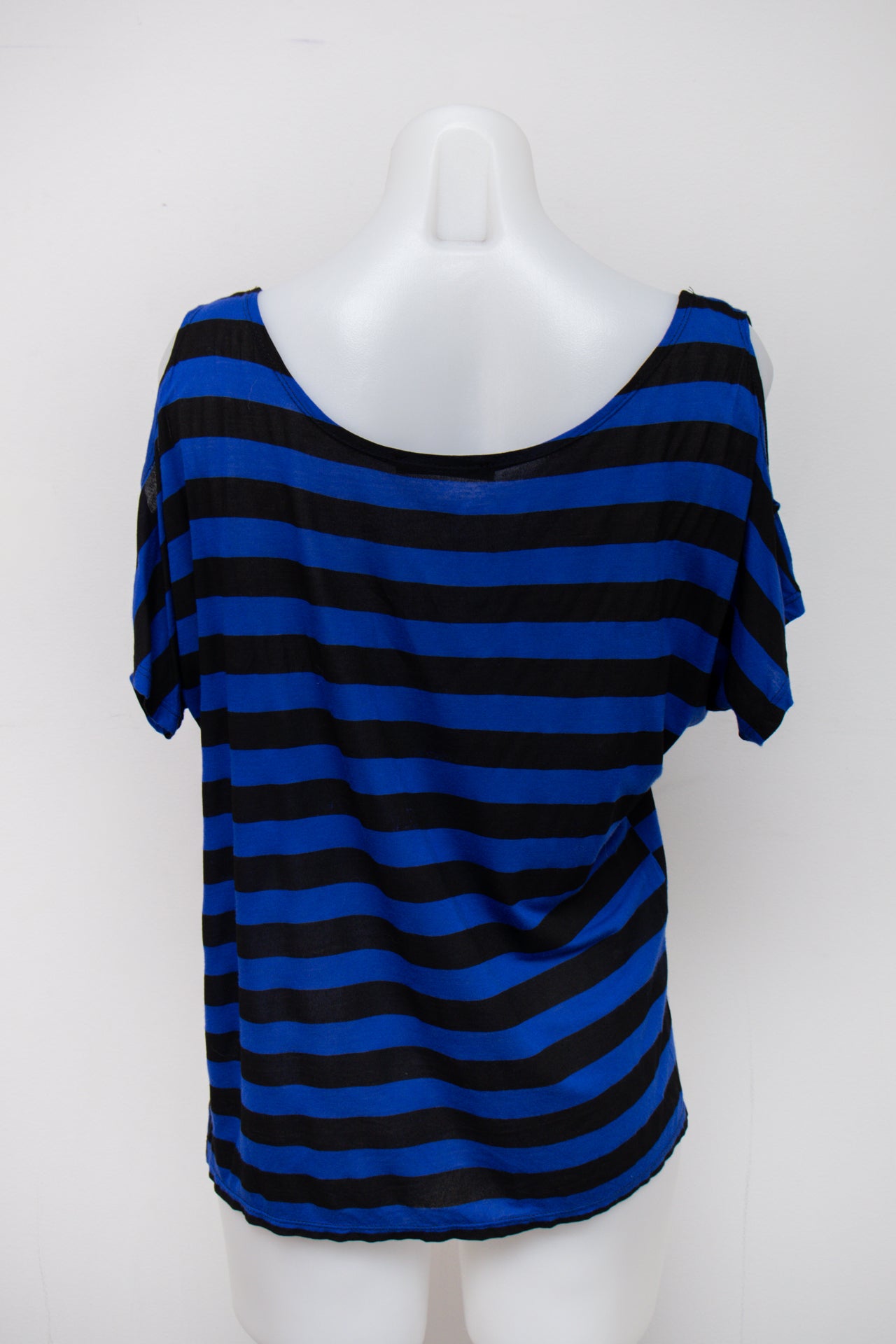 #54 Mink T-shirt Blue | c. 195 | Size 10/12