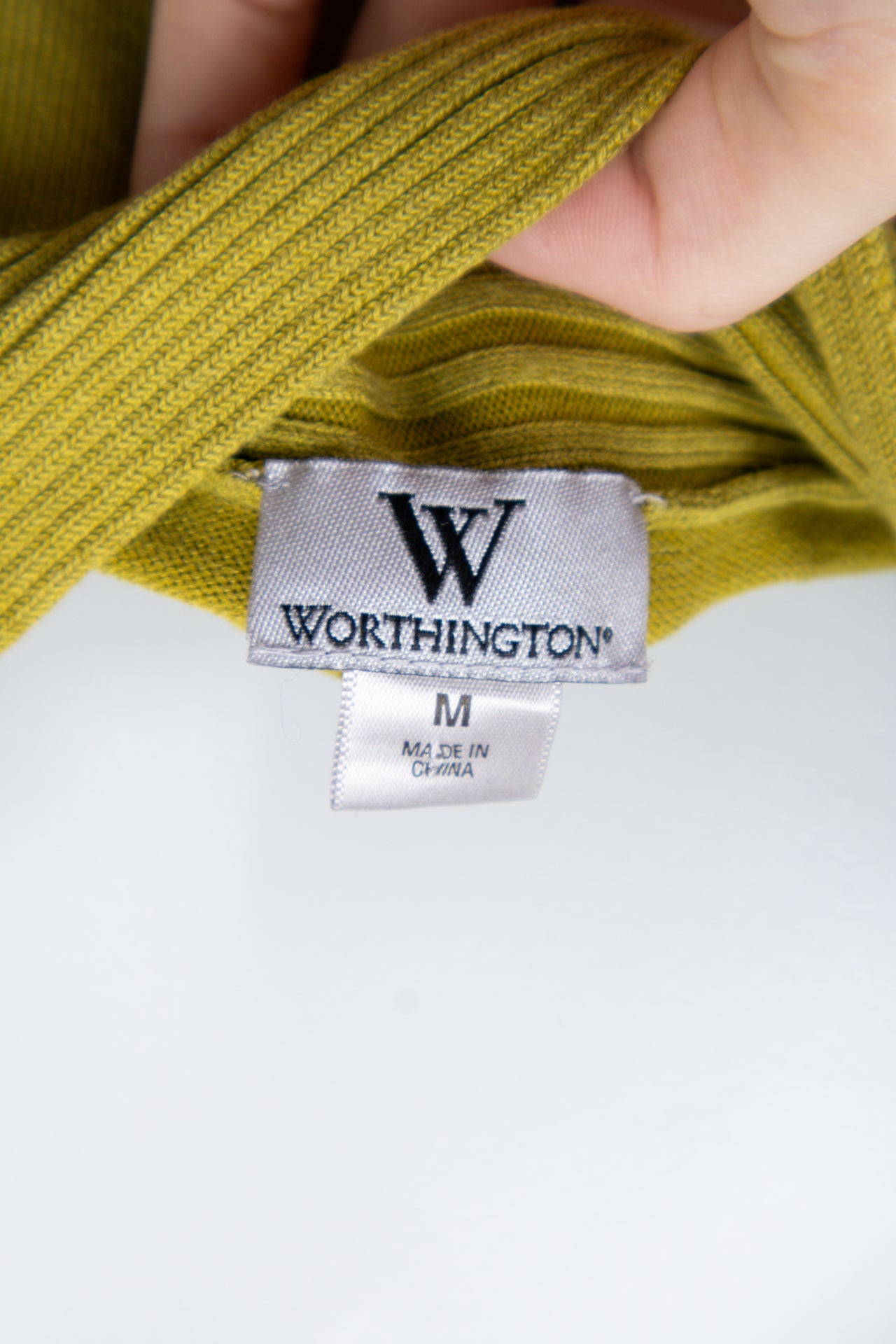 #117 Worthington T-shirt Yellow | c. 198 | Size 6/8