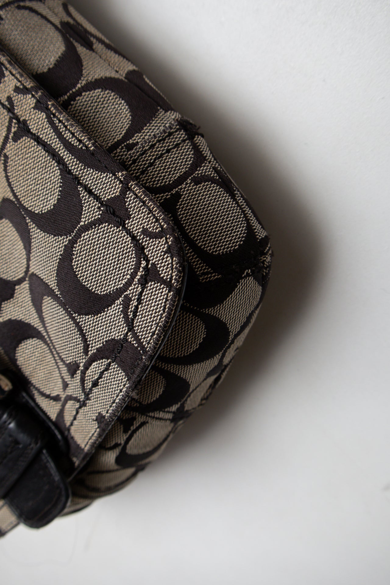 #191 Coach Crossbody Bag Black | c. 196 | Size