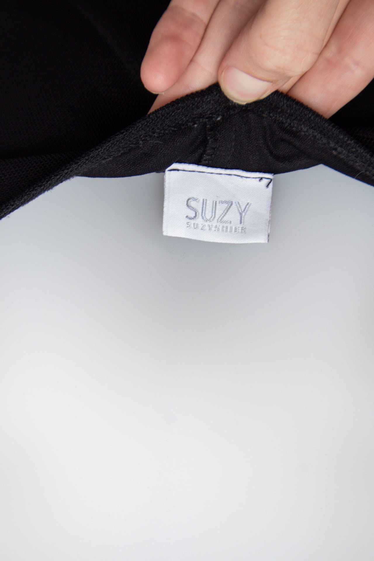 #155 Suzy Black | c. 180 | Size 8