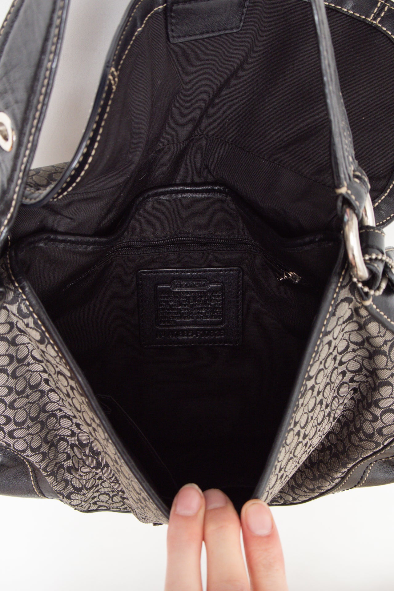 #158 Coach Shoulder Bag Black | c. 187 | Size