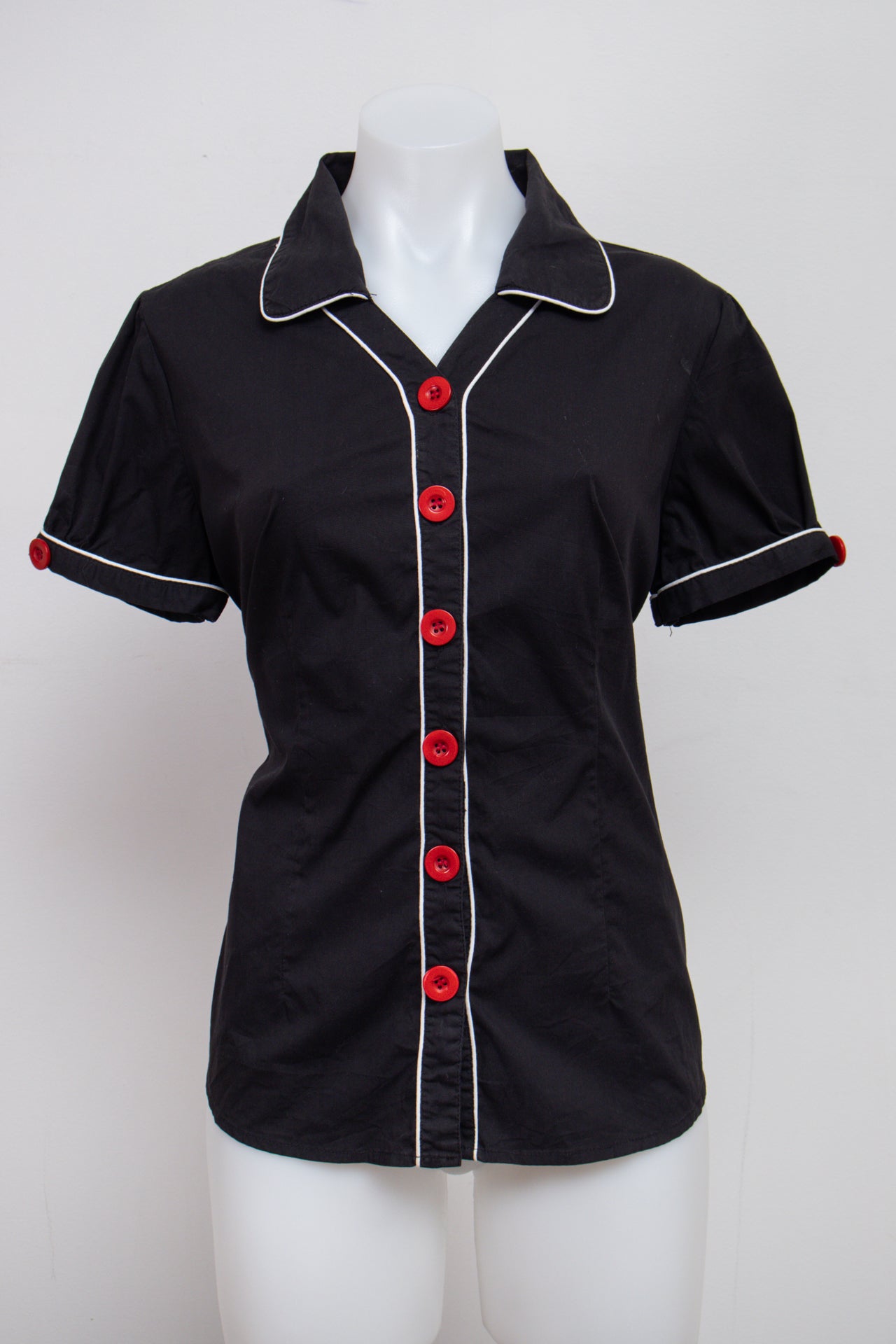 #047 Cato Short Sleeve Black | c. 213 | Size 8
