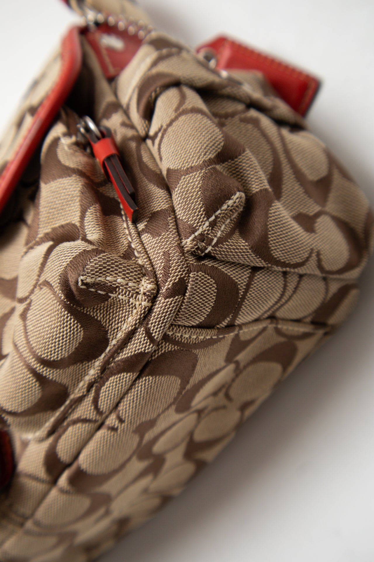 #159 Coach Shoulder Bag Beige | c. 180 | Size