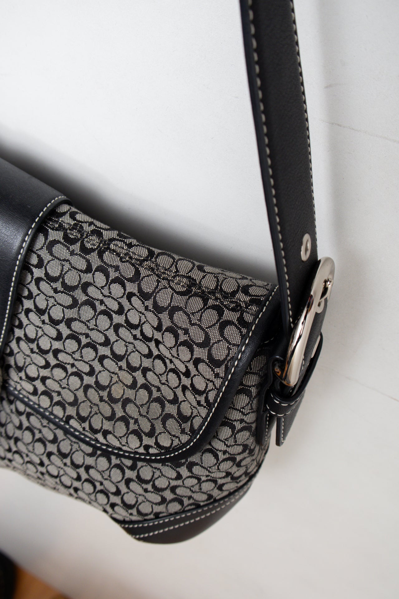 #169 Coach Shoulder Bag Black | c. 206 | Size