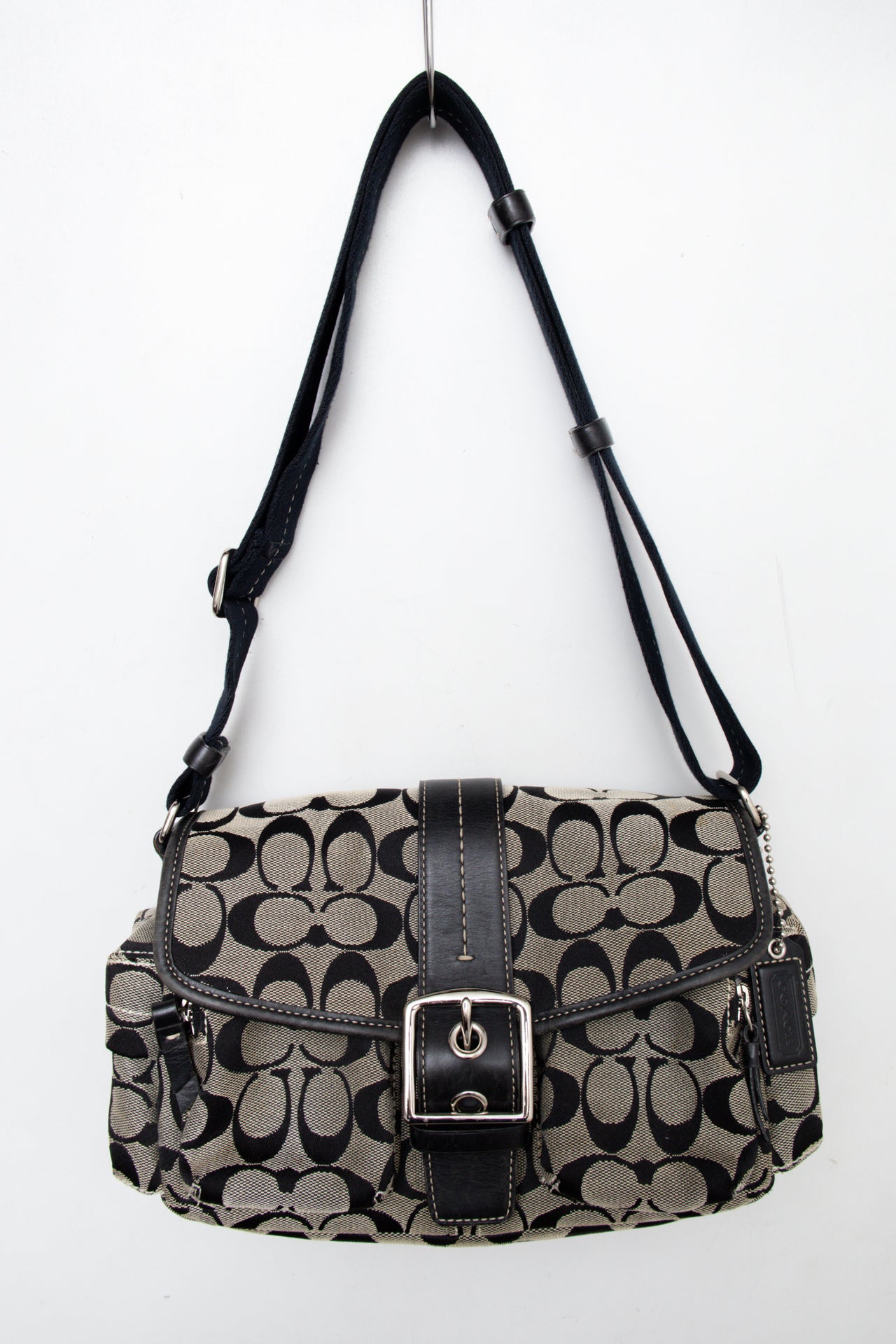 #197 Coach Shoulder Bag Black | c. 202 | Size