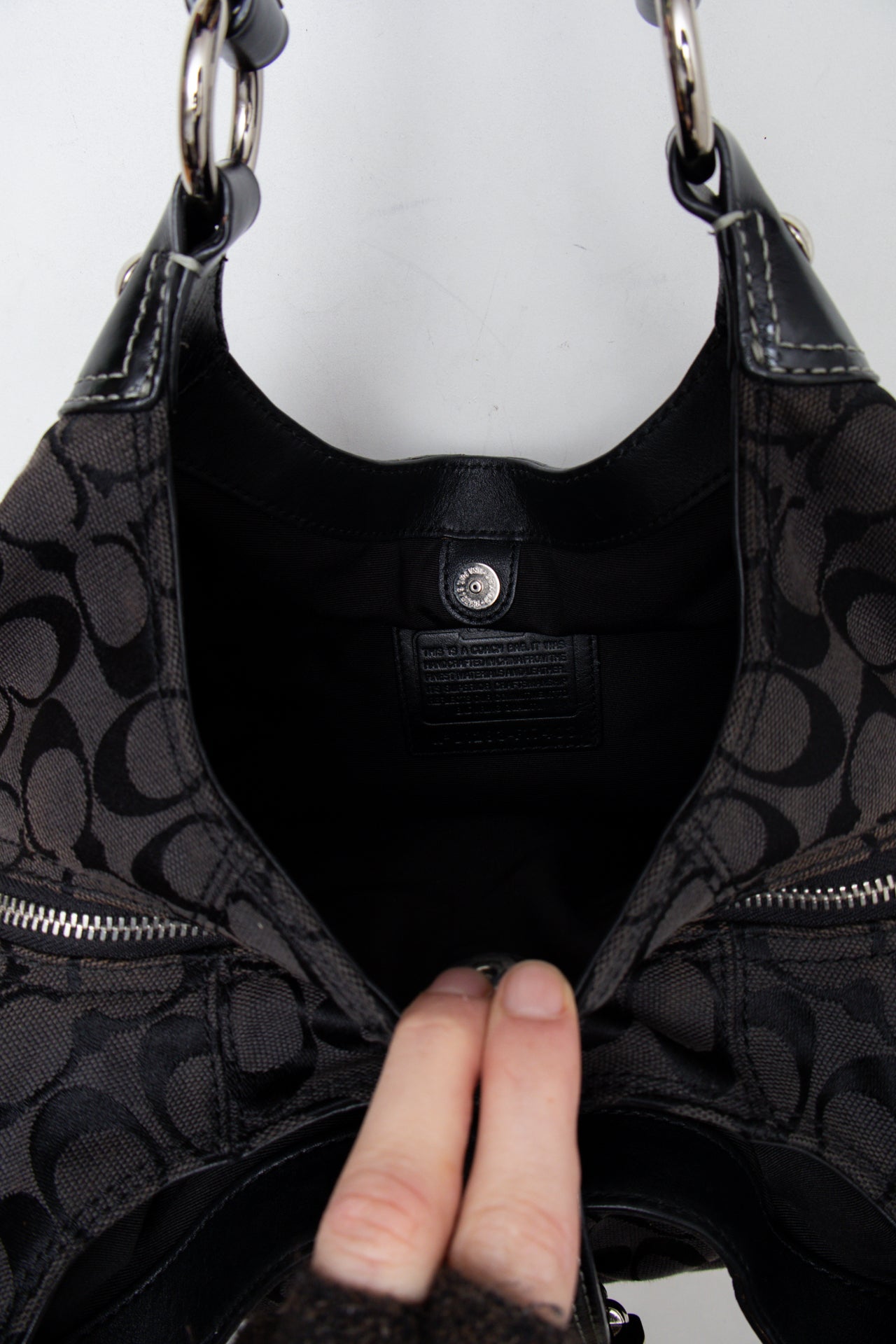 #195 Coach Shoulder Bag Black | c. 202 | Size