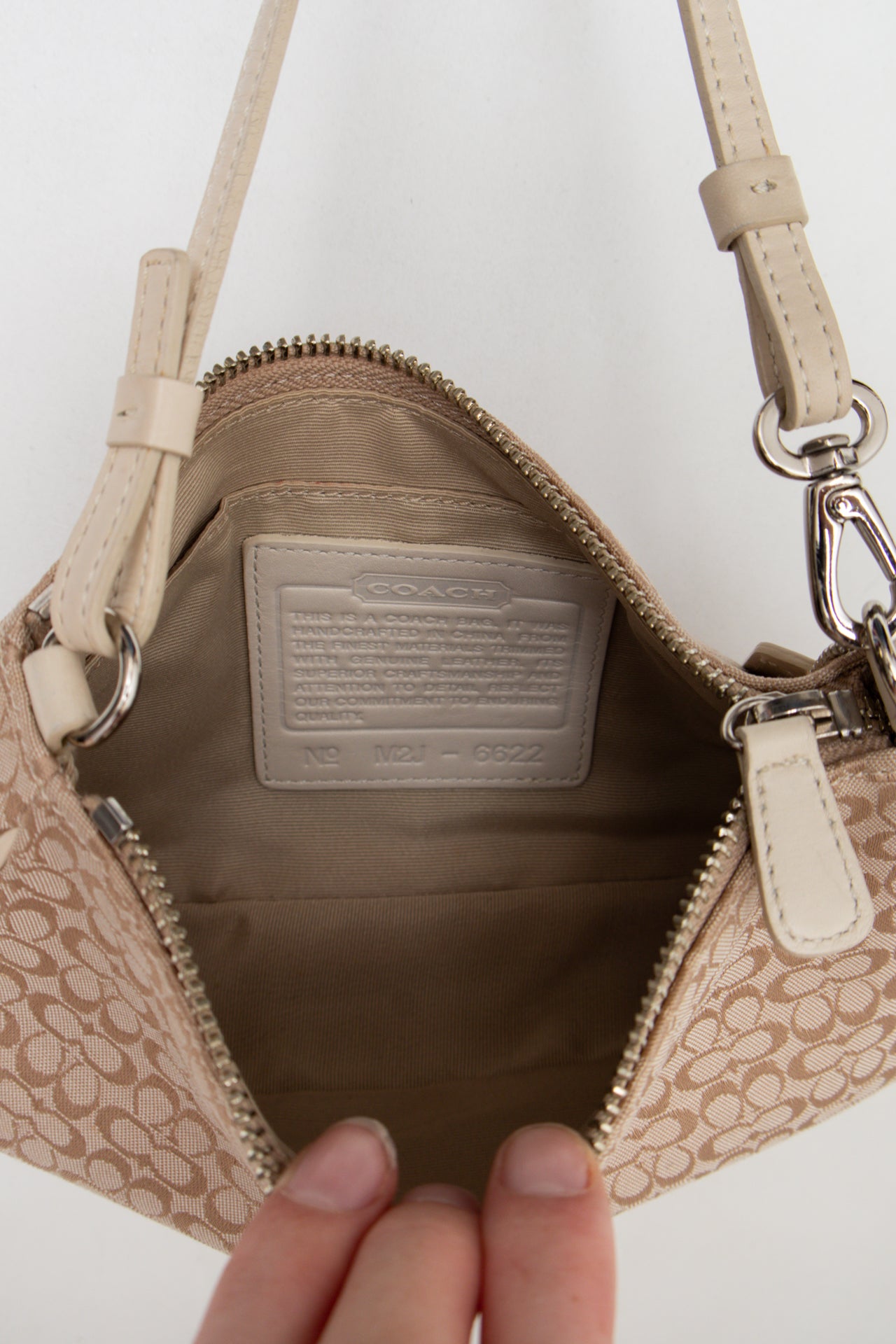 #168 Coach Shoulder Bag Beige | c. 187 | Size